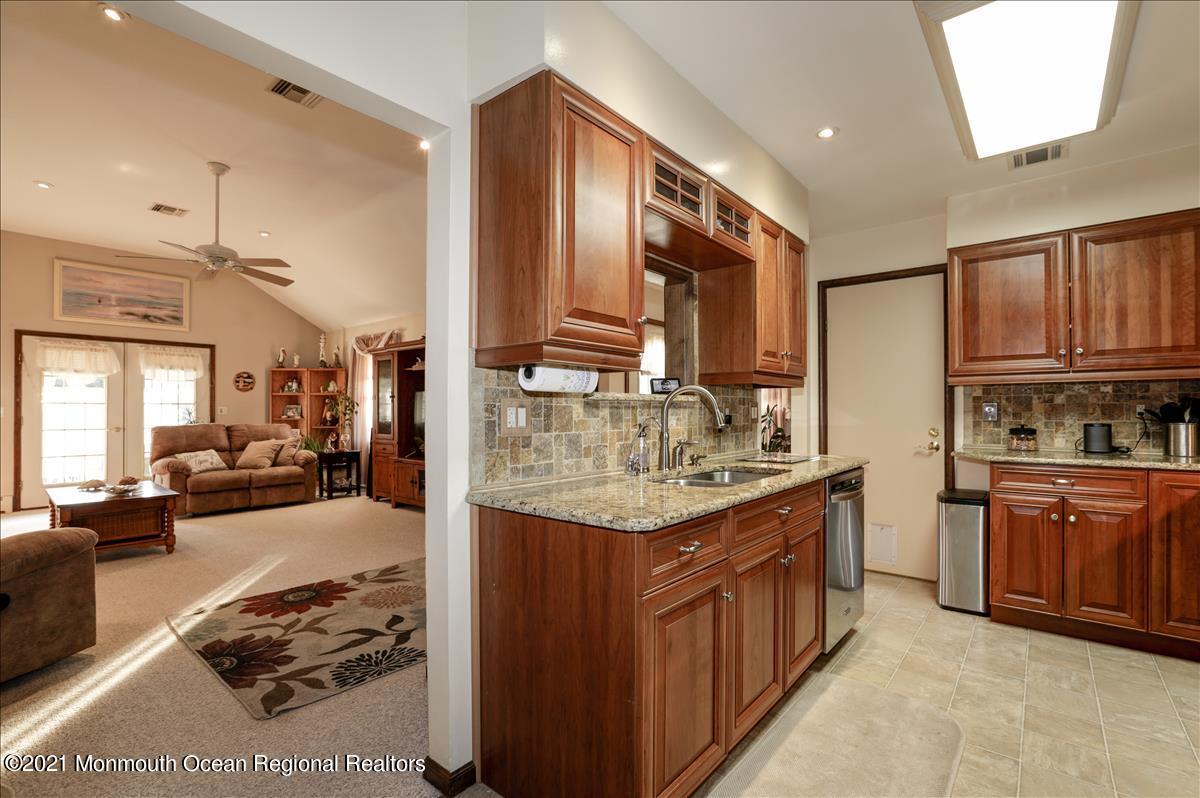322 South Stump Tavern Road Jackson, NJ 08527 - Photo 11 of 47 Updated Kitchen Tiled Backsplash