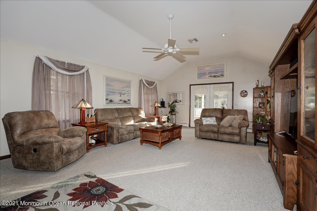 322 South Stump Tavern Road Jackson, NJ 08527 - Photo 12 of 47 Living Room/Family Room