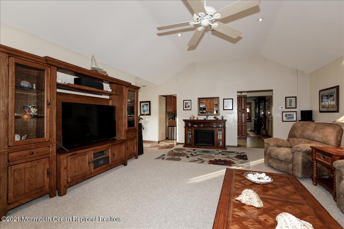 322 South Stump Tavern Road Jackson, NJ 08527 - Photo 14 of 47 Living Room/Family Room