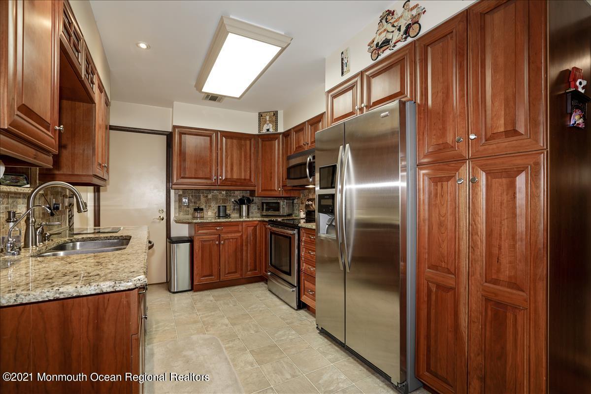 322 South Stump Tavern Road Jackson, NJ 08527 - Photo 9 of 47 Updated Kitchen w/ Granite Counters