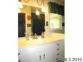 2035 West Weaver Road Marion, IN 46952 - Photo 7 of 11 Gallery Image 7