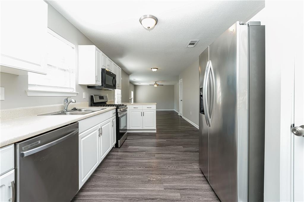 2575 Captains Row Decatur, GA 30035 - Photo 3 of 15 Gallery Image 3