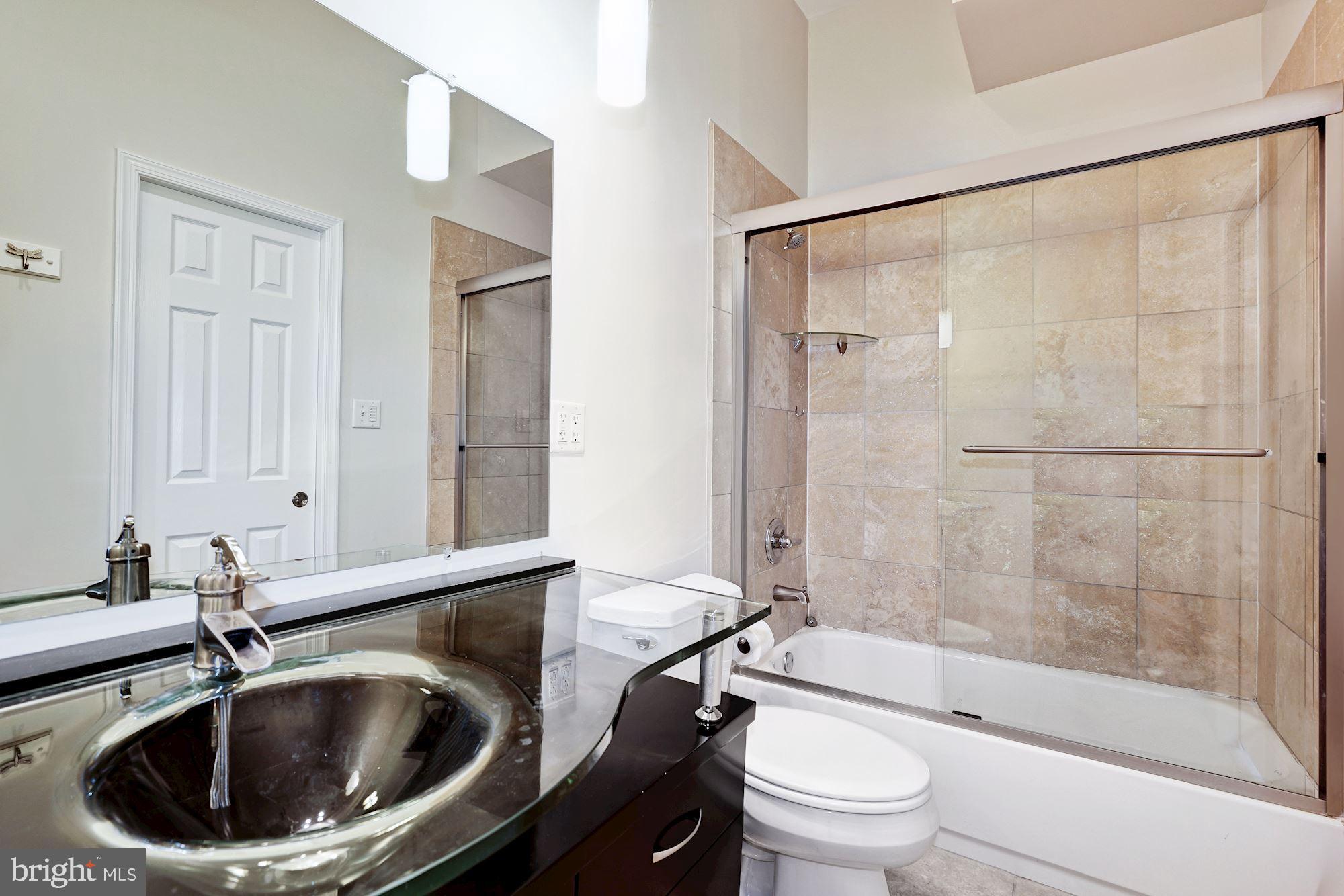 1124 E Street Northeast, Unit C Washington, DC 20002 - Photo 23 of 29 Extra large master bath