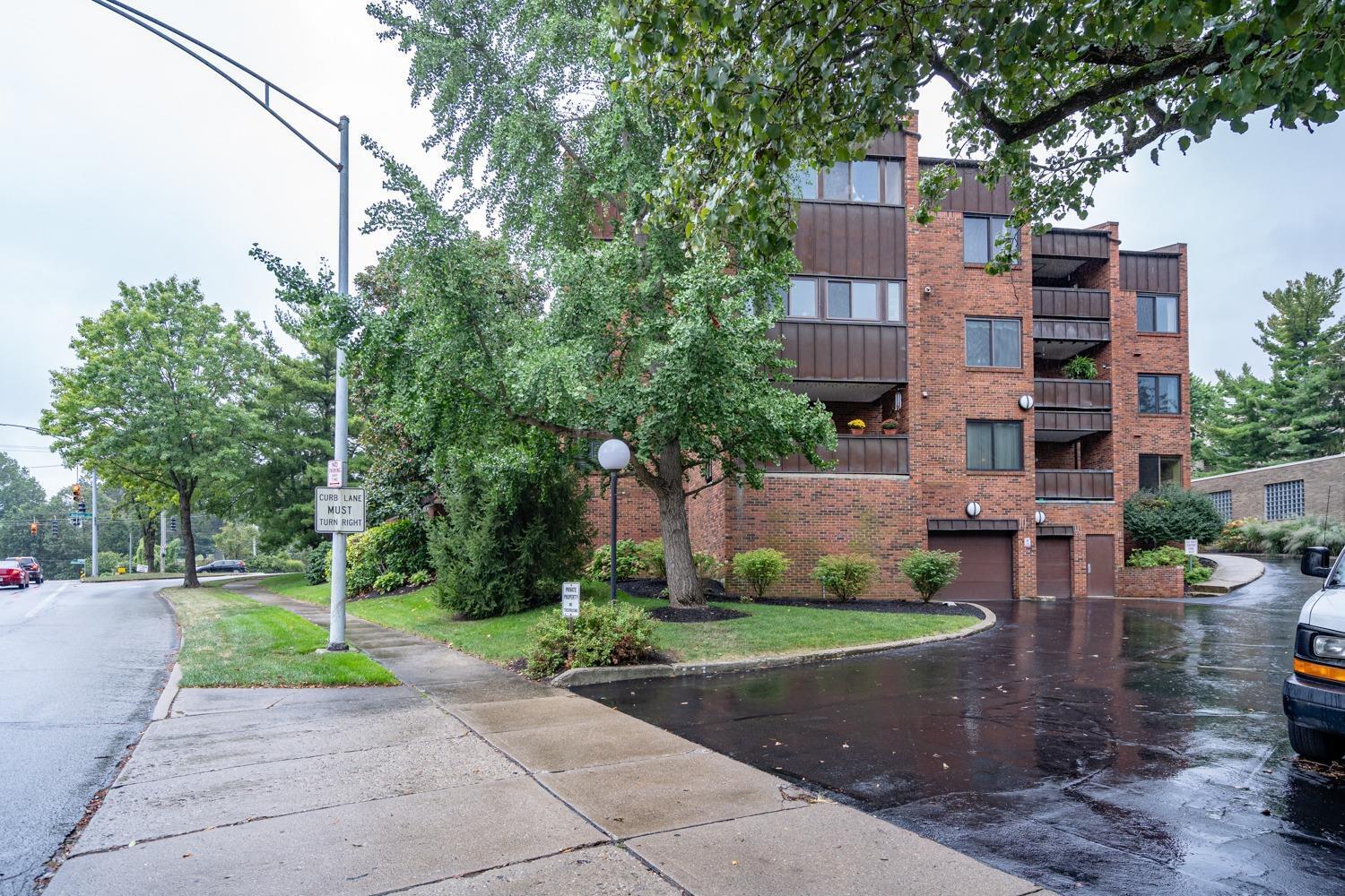 2400 Madison Road, Unit 14 Cincinnati, OH 45208 - Photo 4 of 43 Gallery Image 4