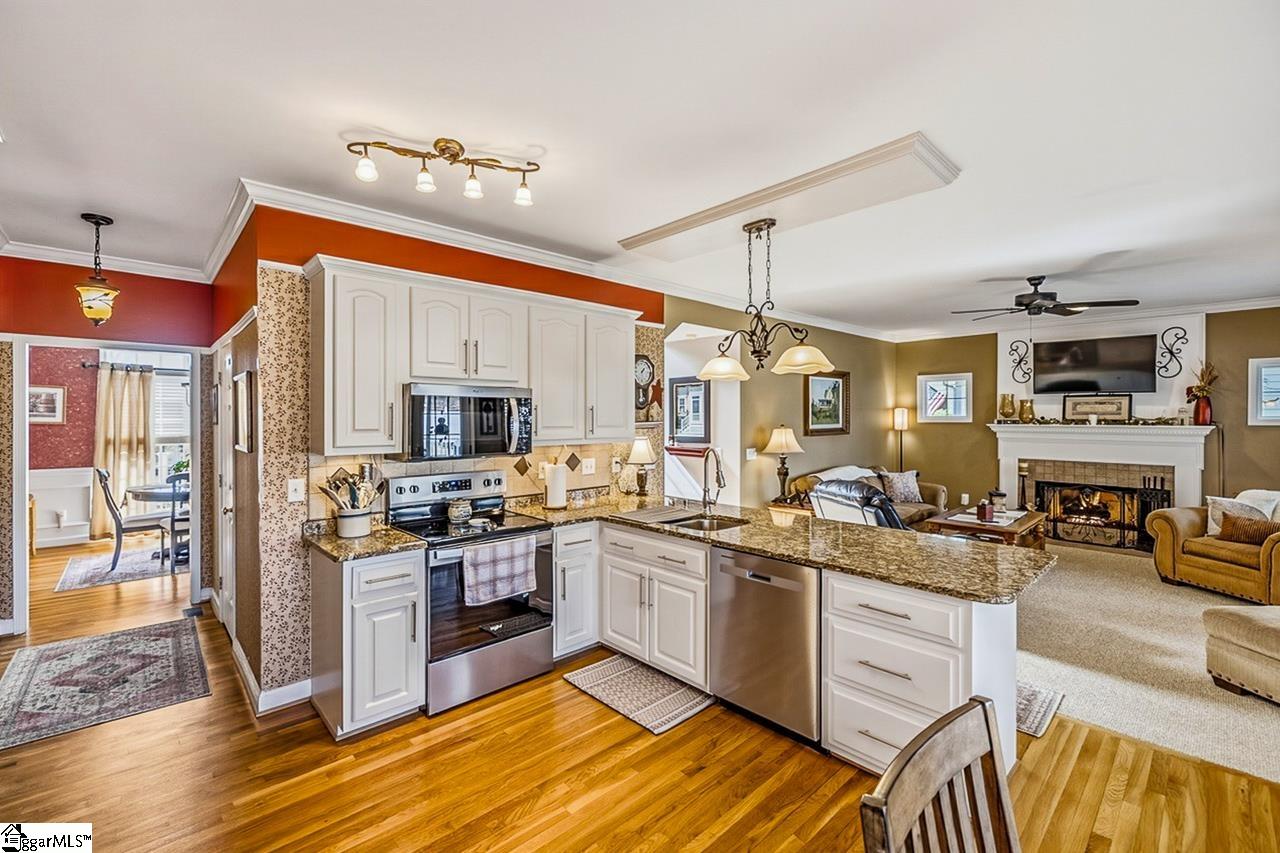 102 Spring Lake Loop Simpsonville, SC 29681 - Photo 18 of 48 Gallery Image 18
