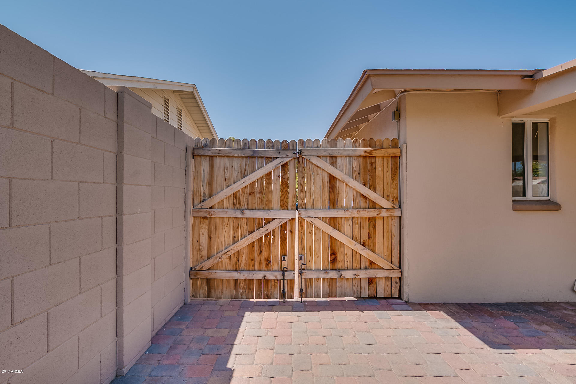 3018 East Cheery Lynn Road Phoenix, AZ 85016 - Photo 20 of 21 Side gate