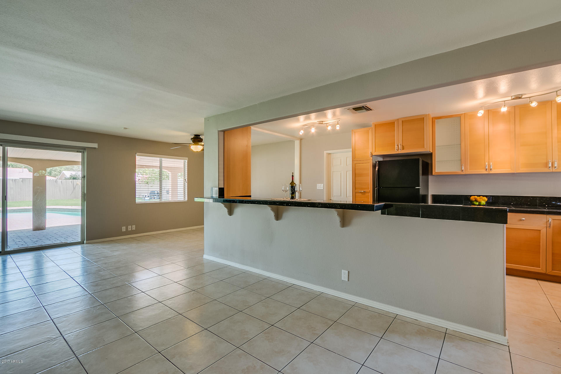 3018 East Cheery Lynn Road Phoenix, AZ 85016 - Photo 5 of 21 Family room/kitchen combo