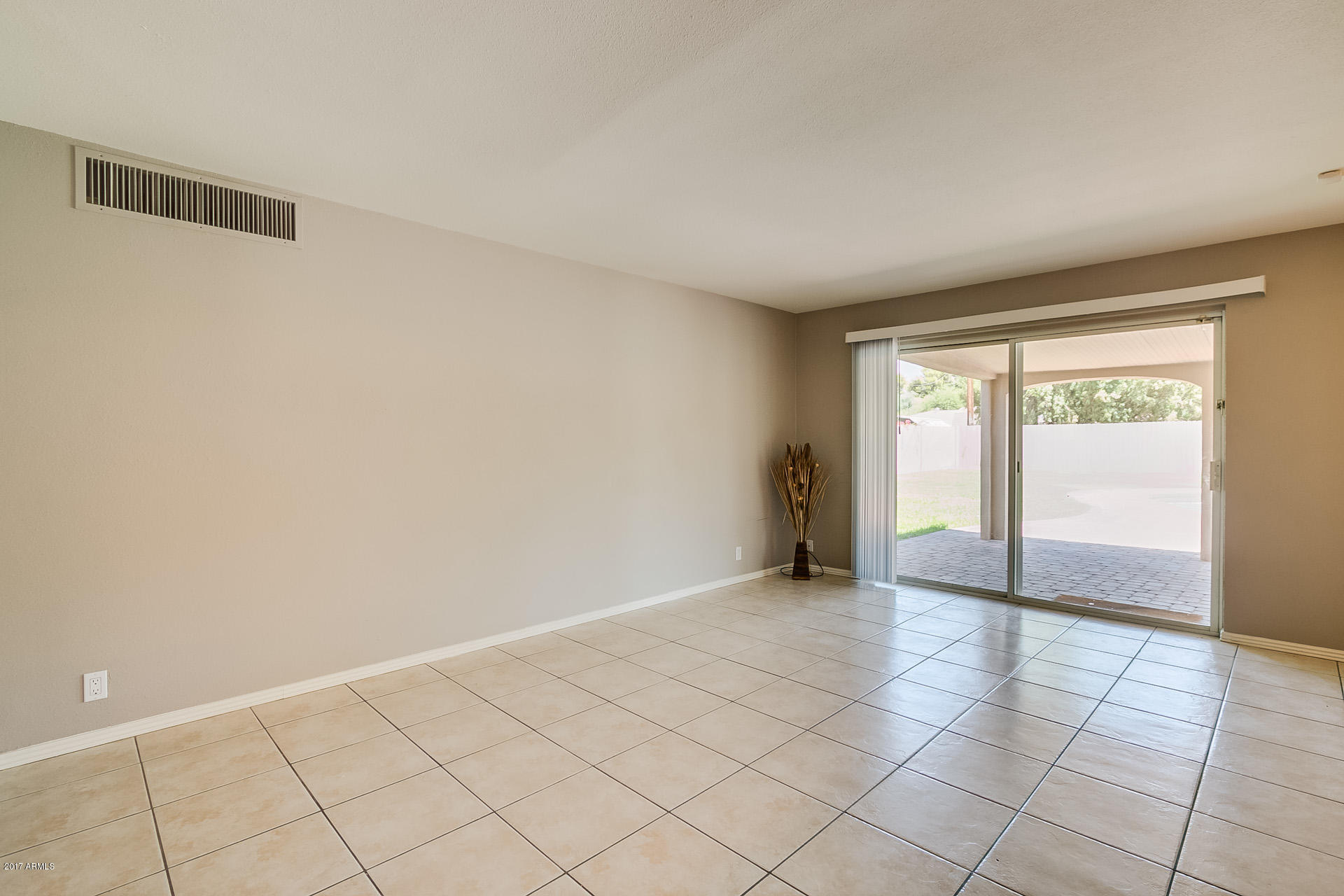 3018 East Cheery Lynn Road Phoenix, AZ 85016 - Photo 6 of 21 Roomy family room