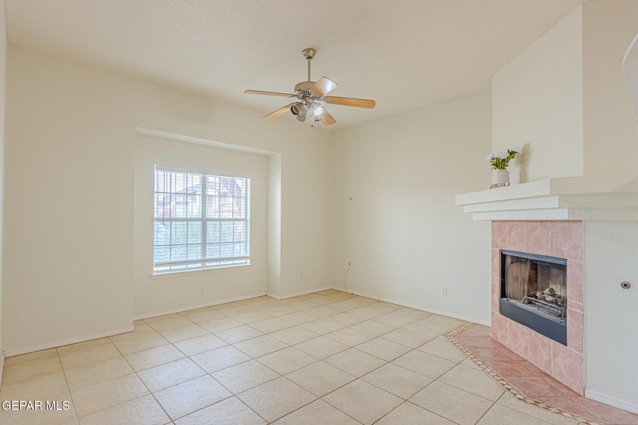 1420 Black Ridge Drive El Paso, TX 79912 - Photo 6 of 34 Living Room