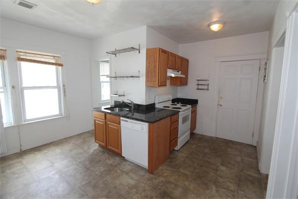 14 Stevens Road, Unit 3 Worcester, MA 01603 - Photo 5 of 11 Gallery Image 5