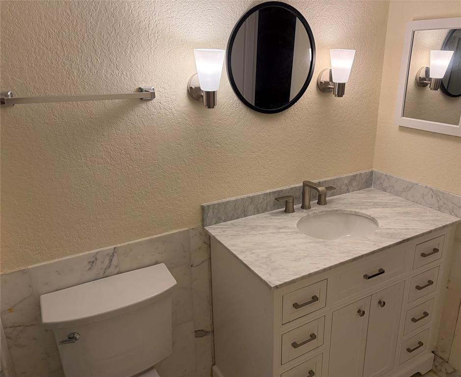 2500 East Las Olas Boulevard, Unit 308 Fort Lauderdale, FL 33301 - Photo 12 of 26 a bathroom with a sink and a mirror