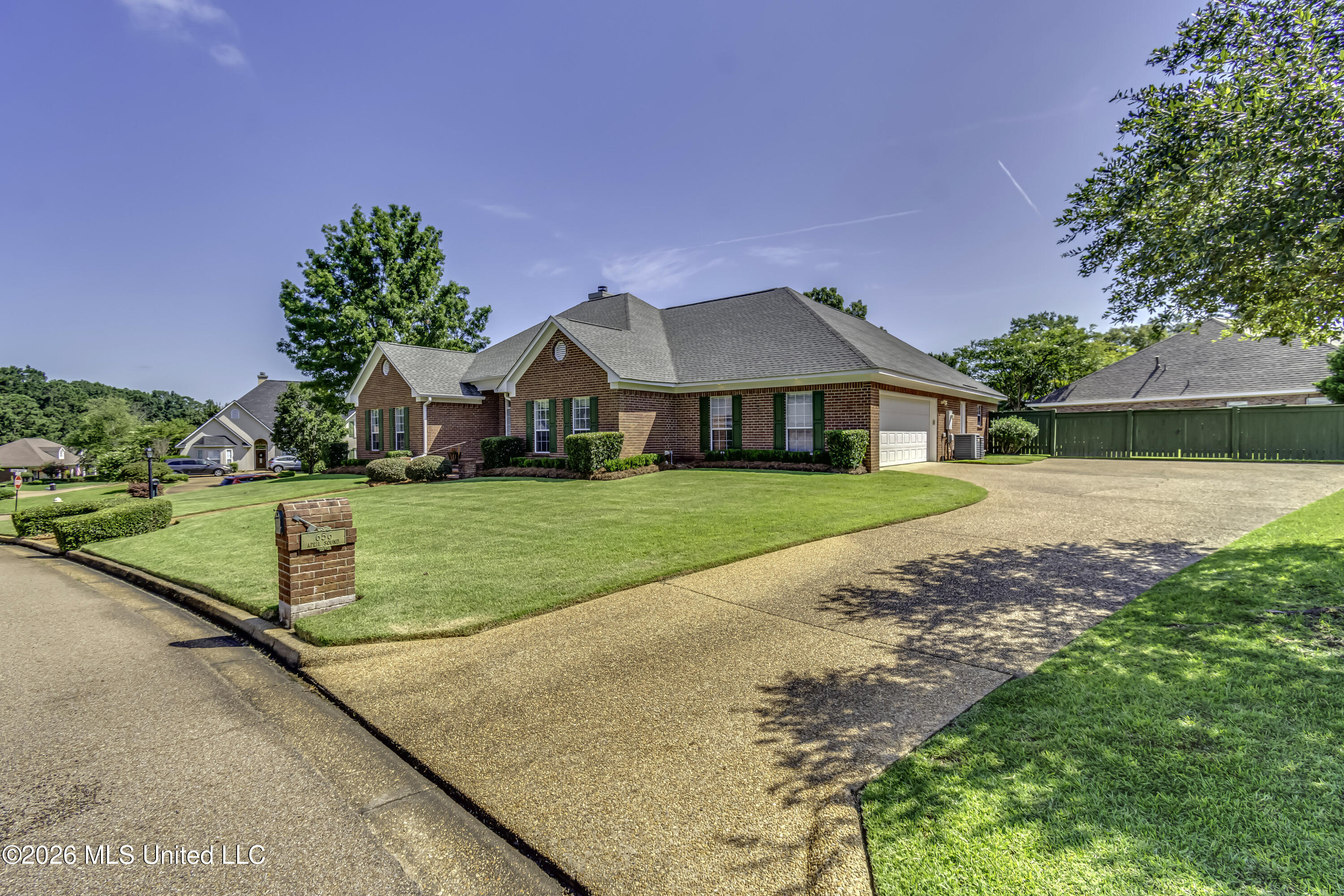 656 April Sound Pearl, MS 39208 - Photo 59 of 61 Side view - right