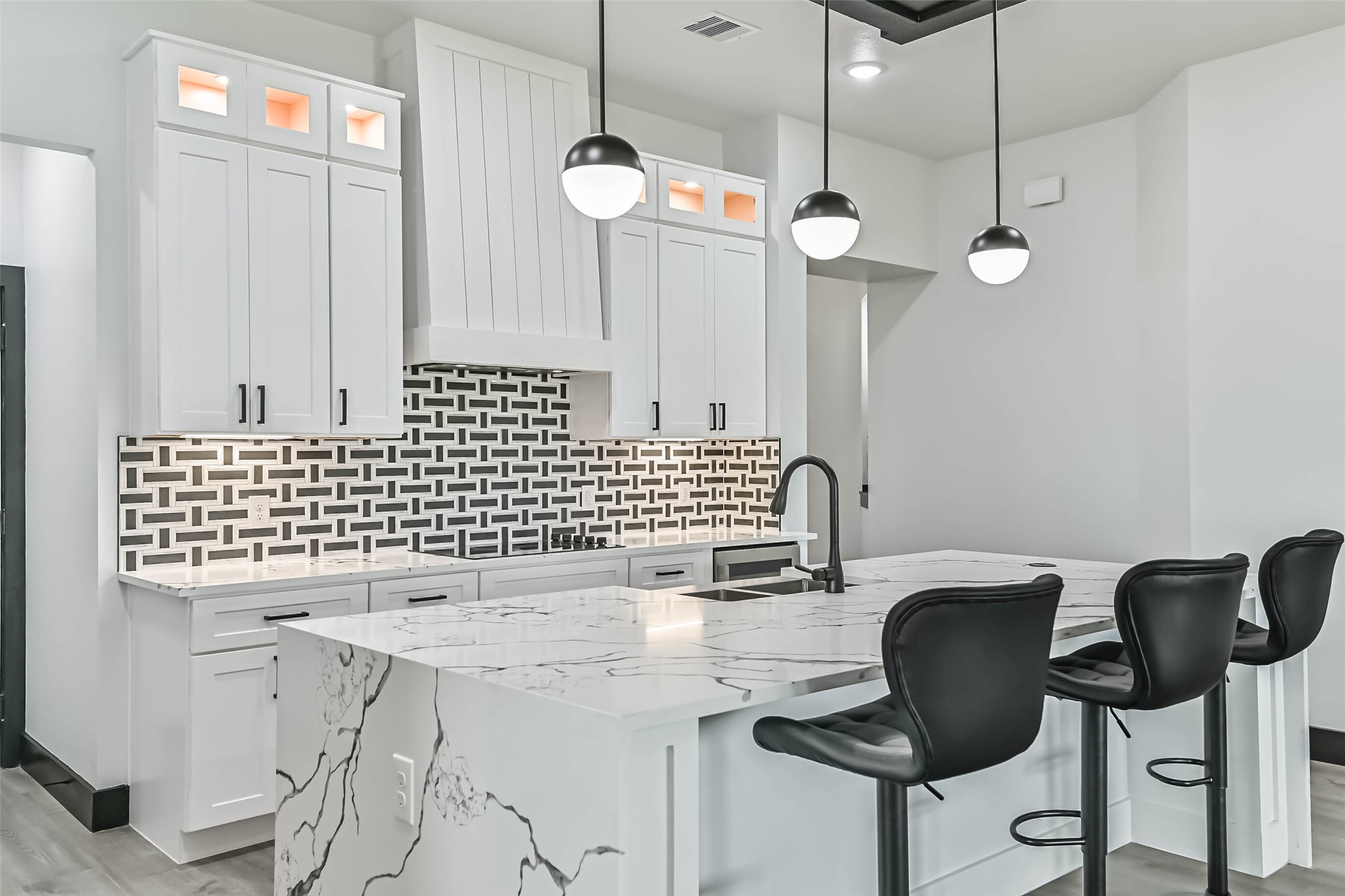 447 Sunset Trail Angleton, TX 77515 - Photo 19 of 46