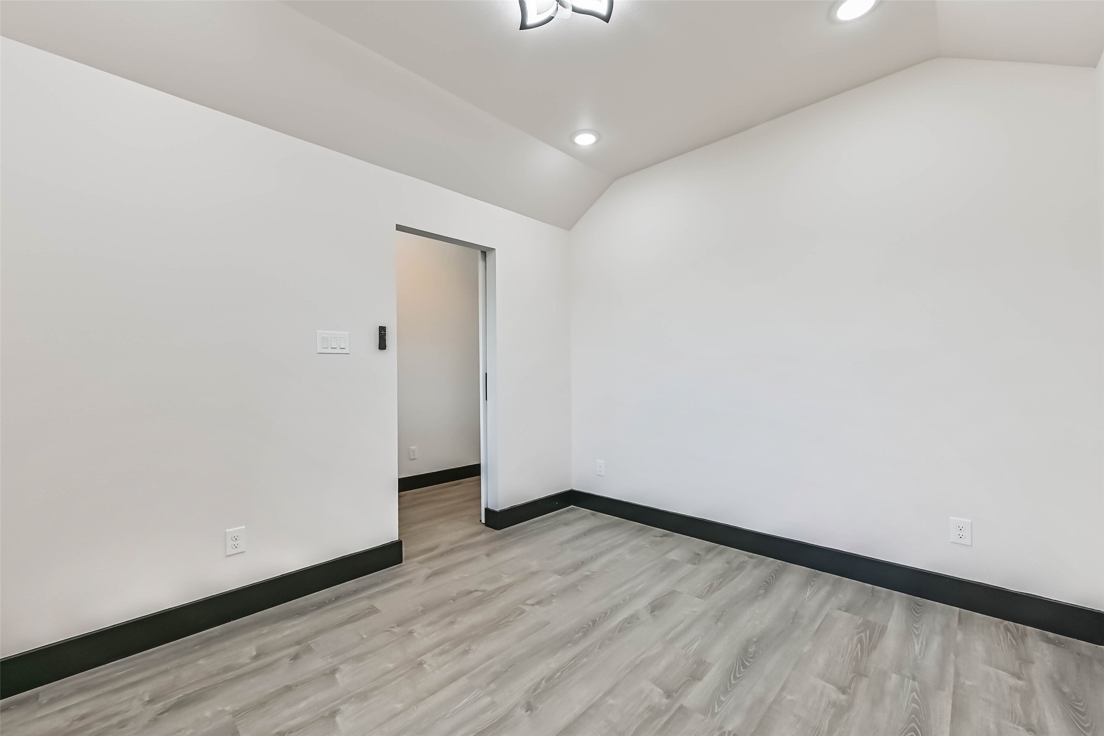 447 Sunset Trail Angleton, TX 77515 - Photo 6 of 46