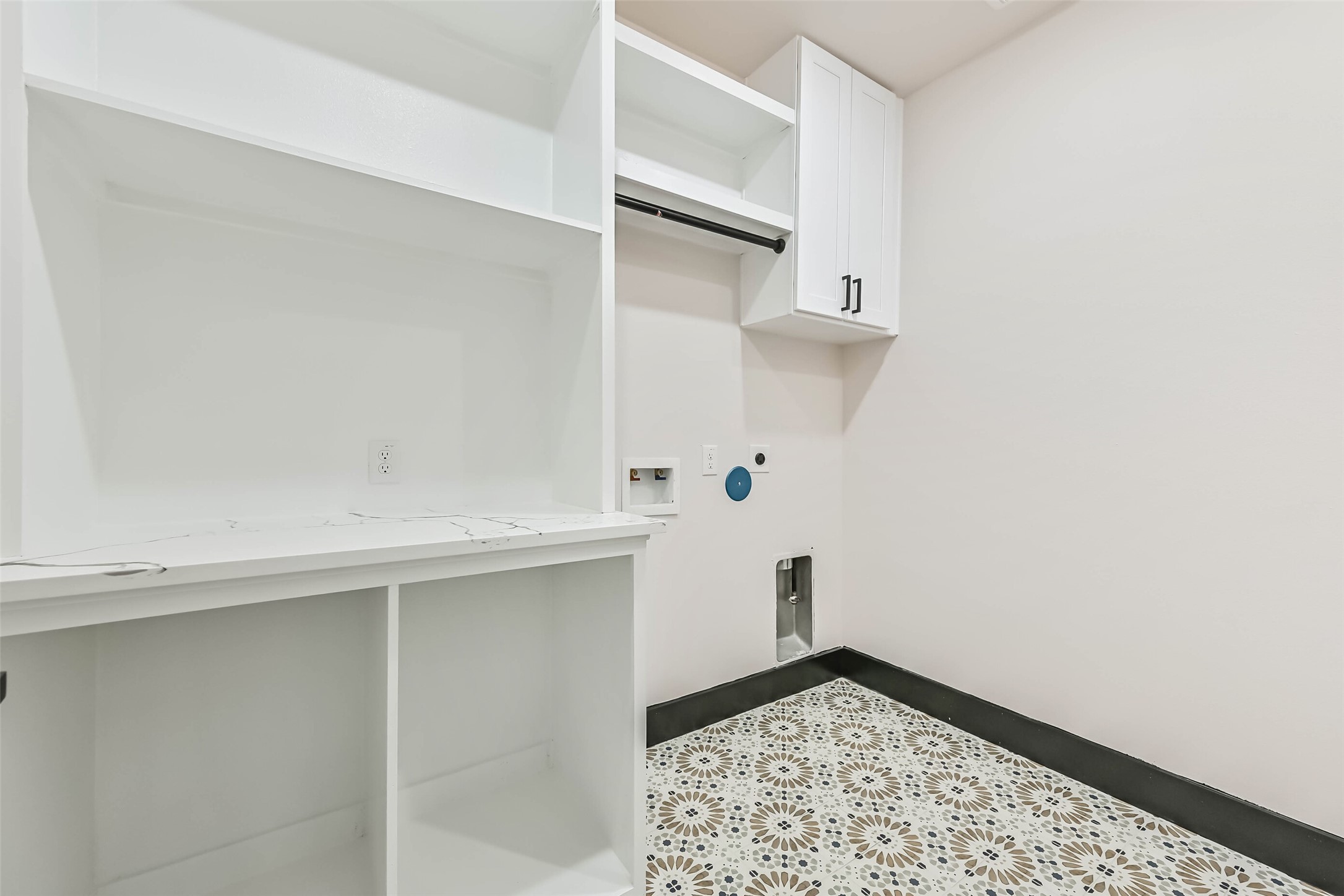 447 Sunset Trail Angleton, TX 77515 - Photo 9 of 46