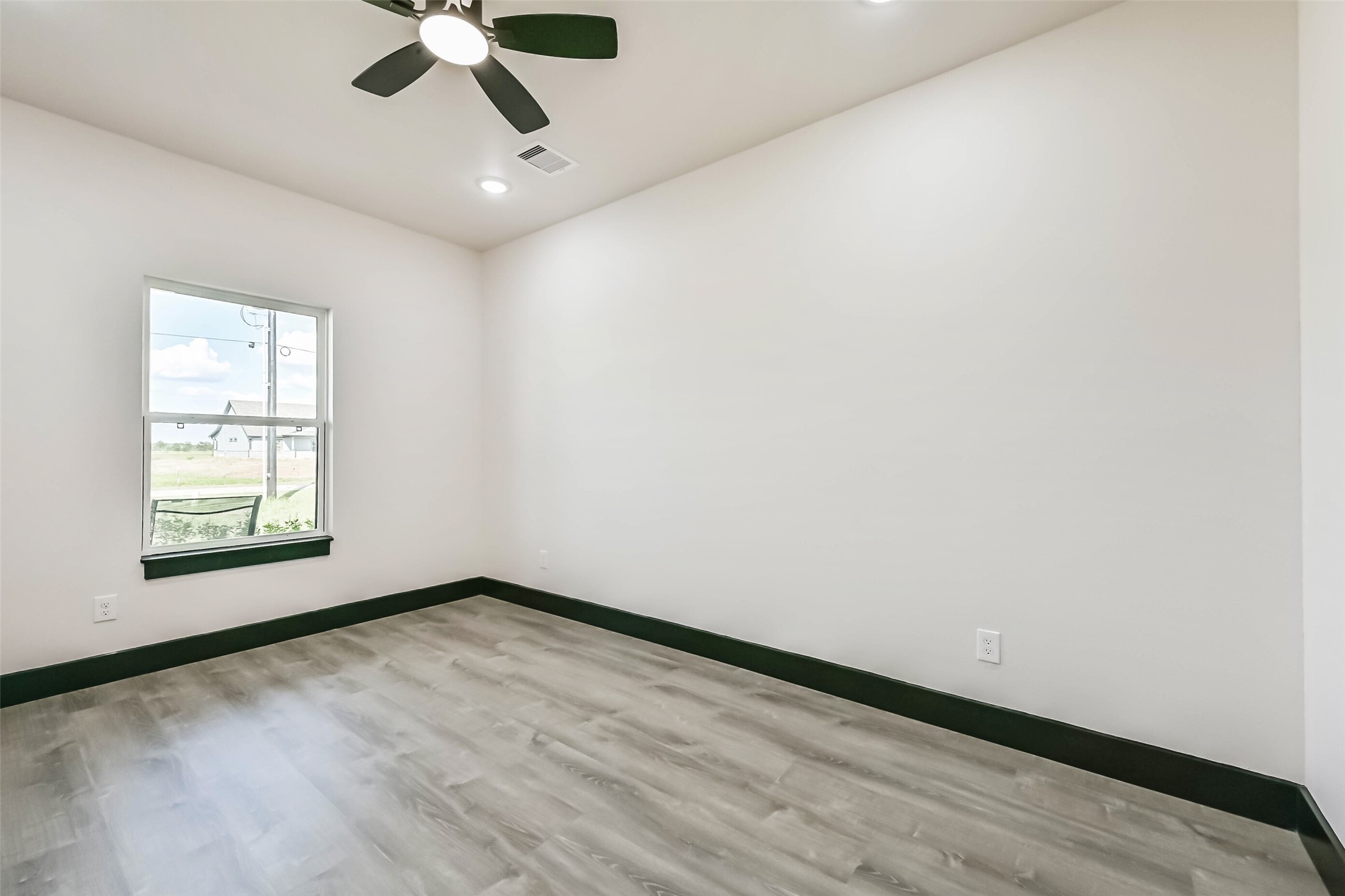 447 Sunset Trail Angleton, TX 77515 - Photo 10 of 46