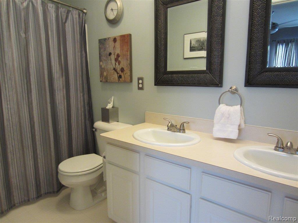 503 Cherry Orchard Road, Unit 93 Canton, MI 48188 - Photo 12 of 20 Master Bathroom