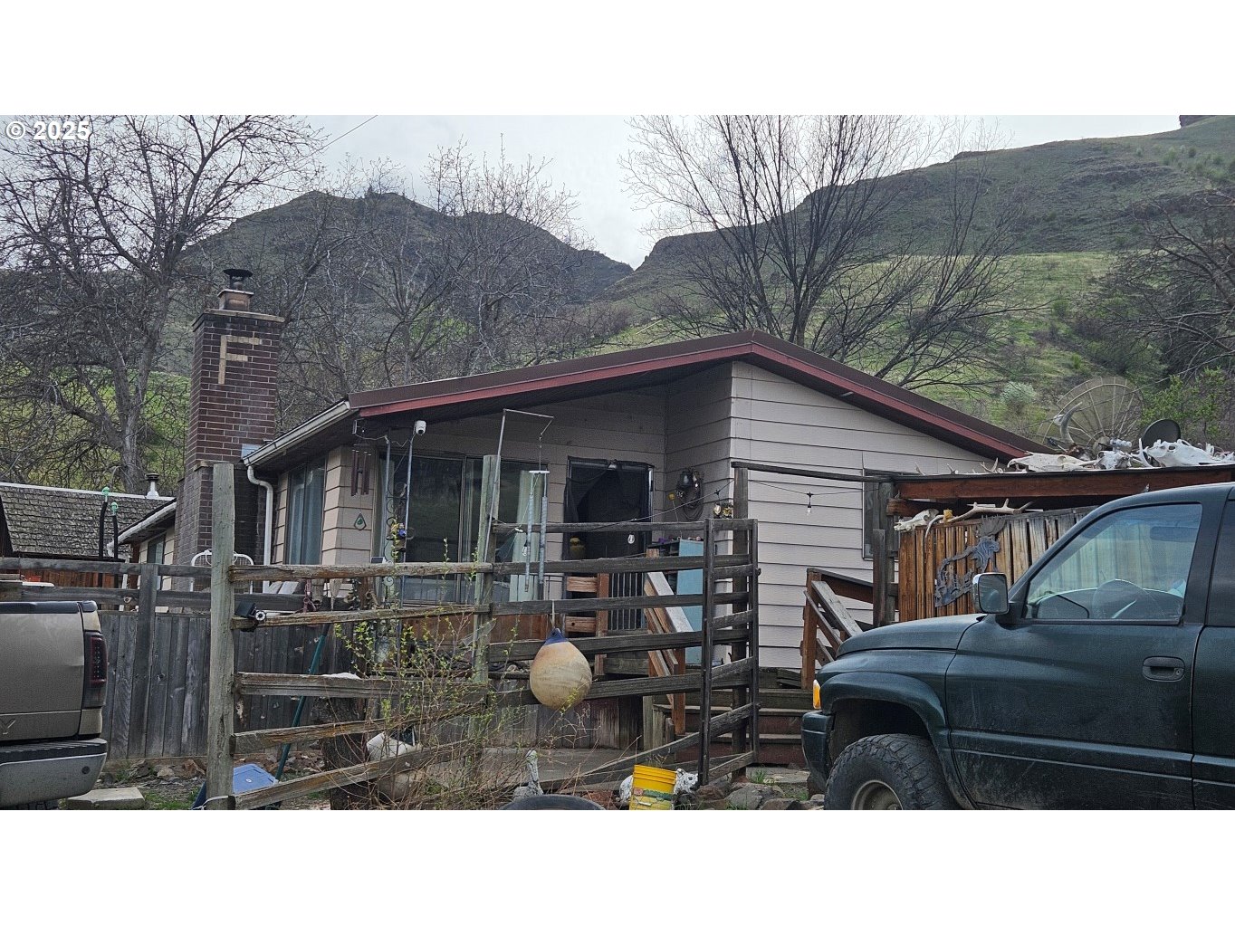 a black and white photo of a house