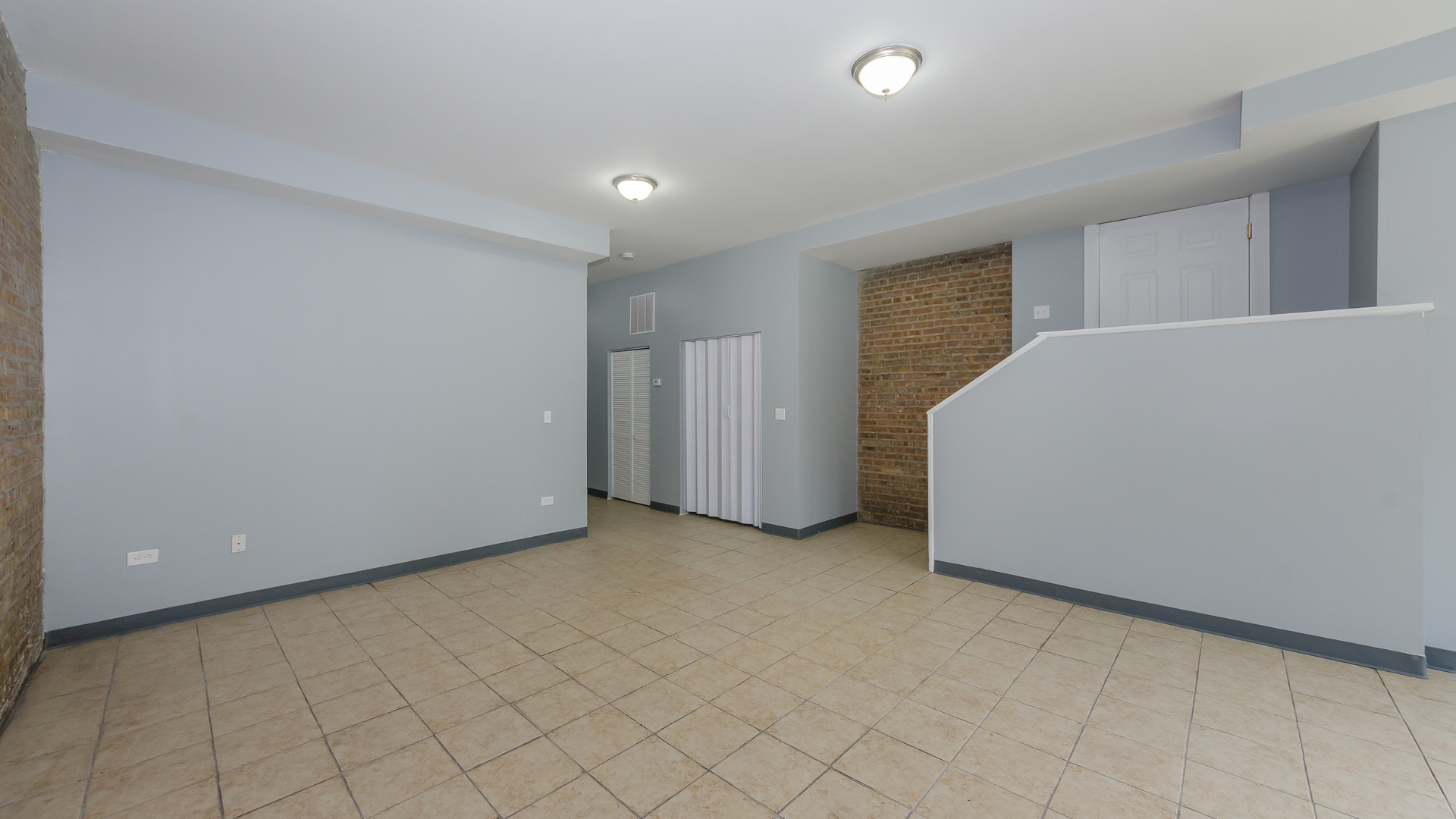 2211 East 69th Street, Unit G Chicago, IL 60649 - Photo 3 of 9 a view of an empty room