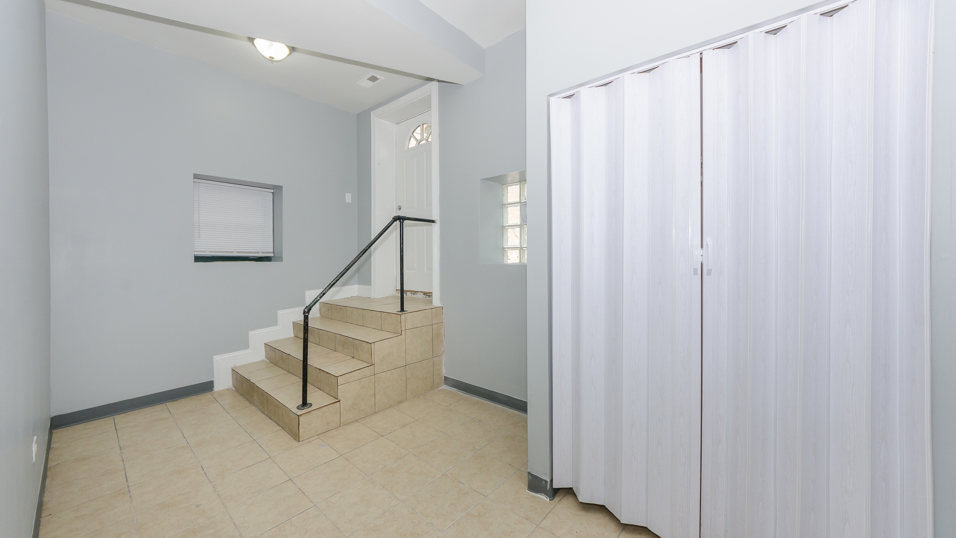2211 East 69th Street, Unit G Chicago, IL 60649 - Photo 5 of 9