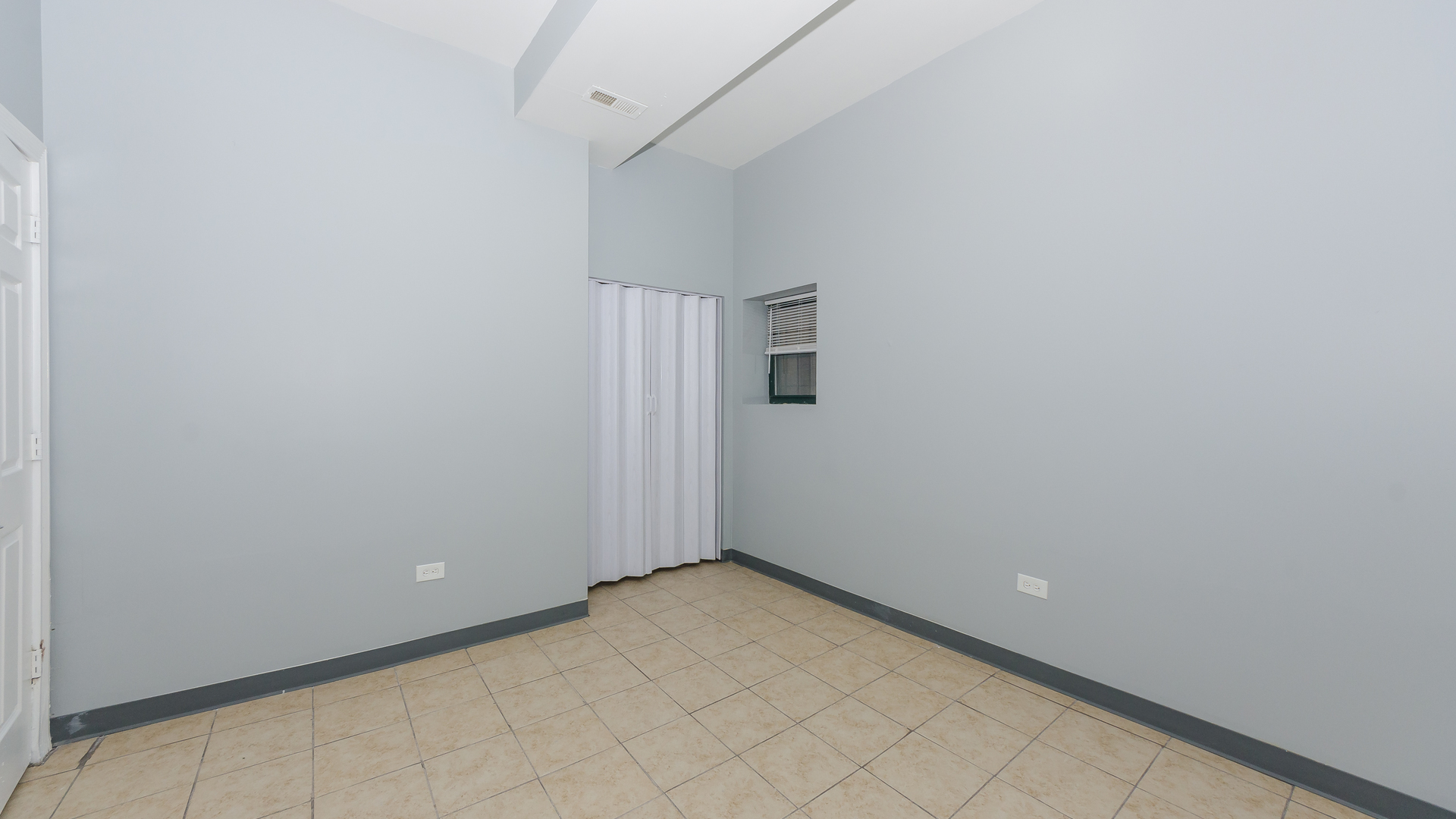 2211 East 69th Street, Unit G Chicago, IL 60649 - Photo 8 of 9 a view of room