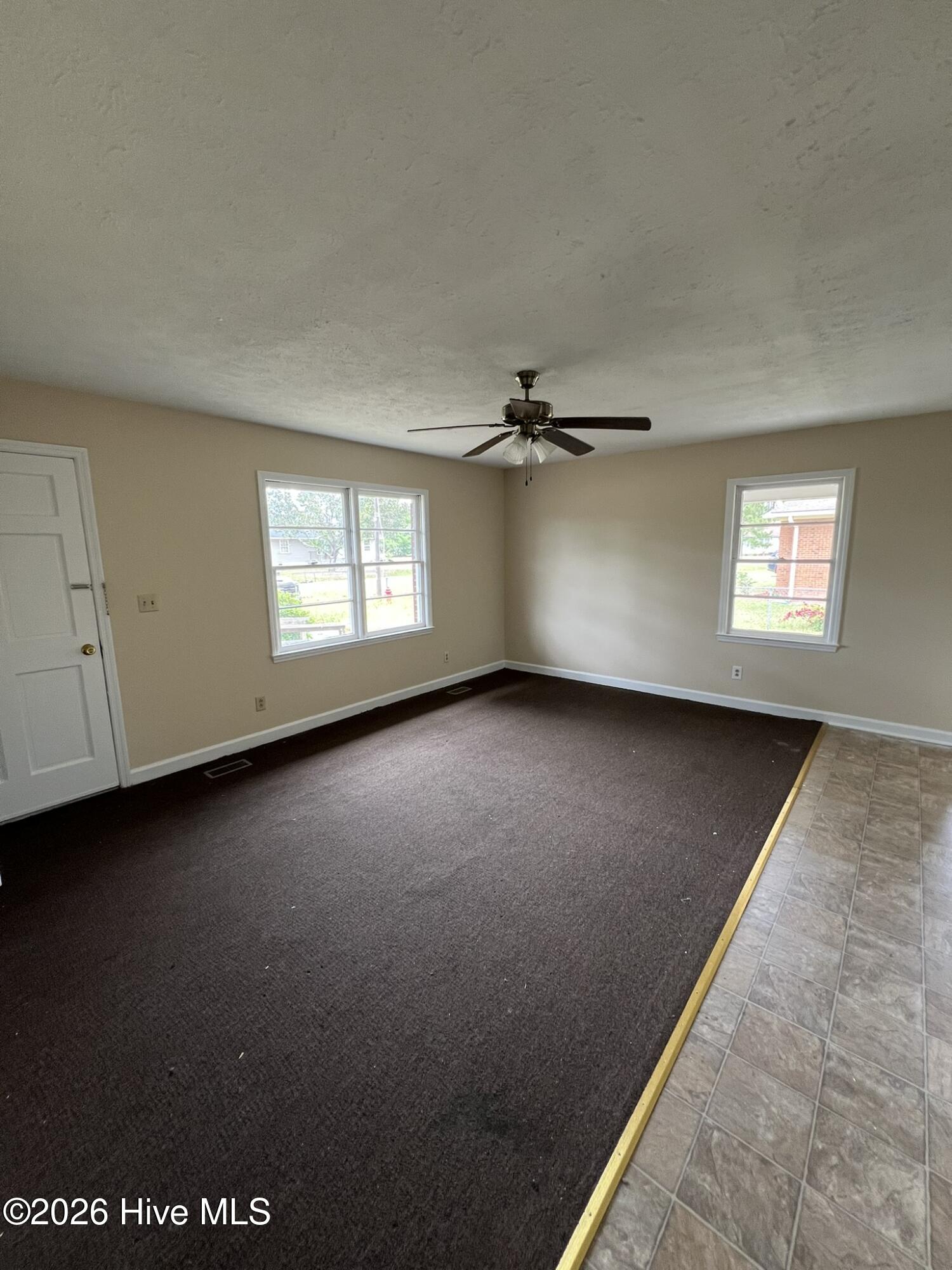 809 Fox Street Elizabethtown, NC 28337 - Photo 5 of 11 Living Room
