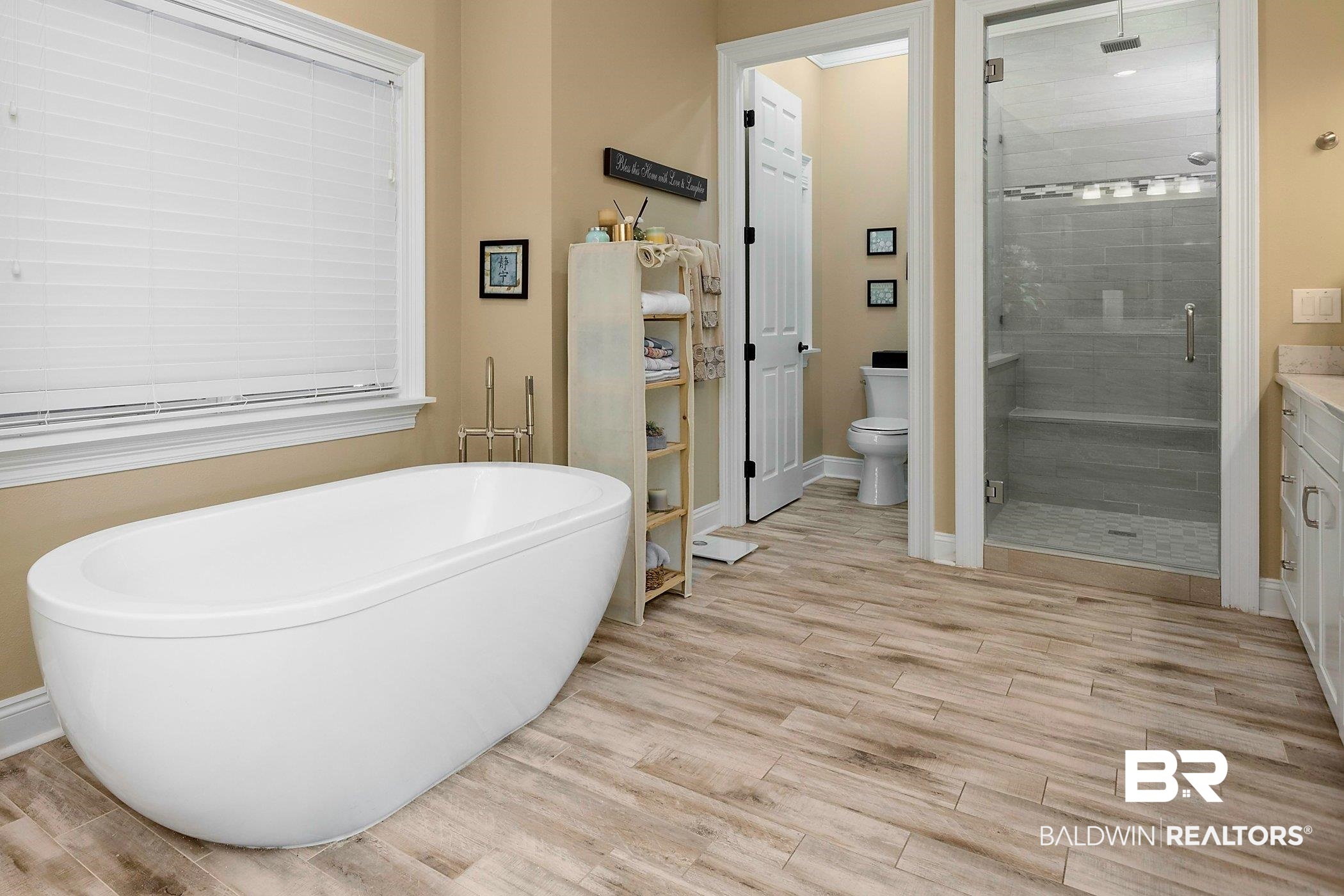 5409 Magnolia Circle Orange Beach, AL 36561 - Photo 18 of 49 Primary Bath