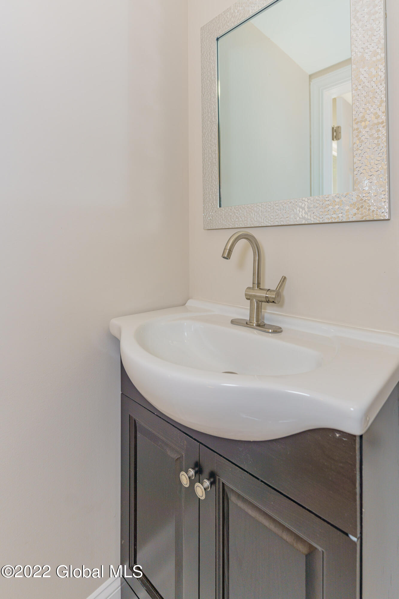 2966 Troy Schenectady Road Niskayuna, NY 12309 - Photo 27 of 41 Bathroom 3