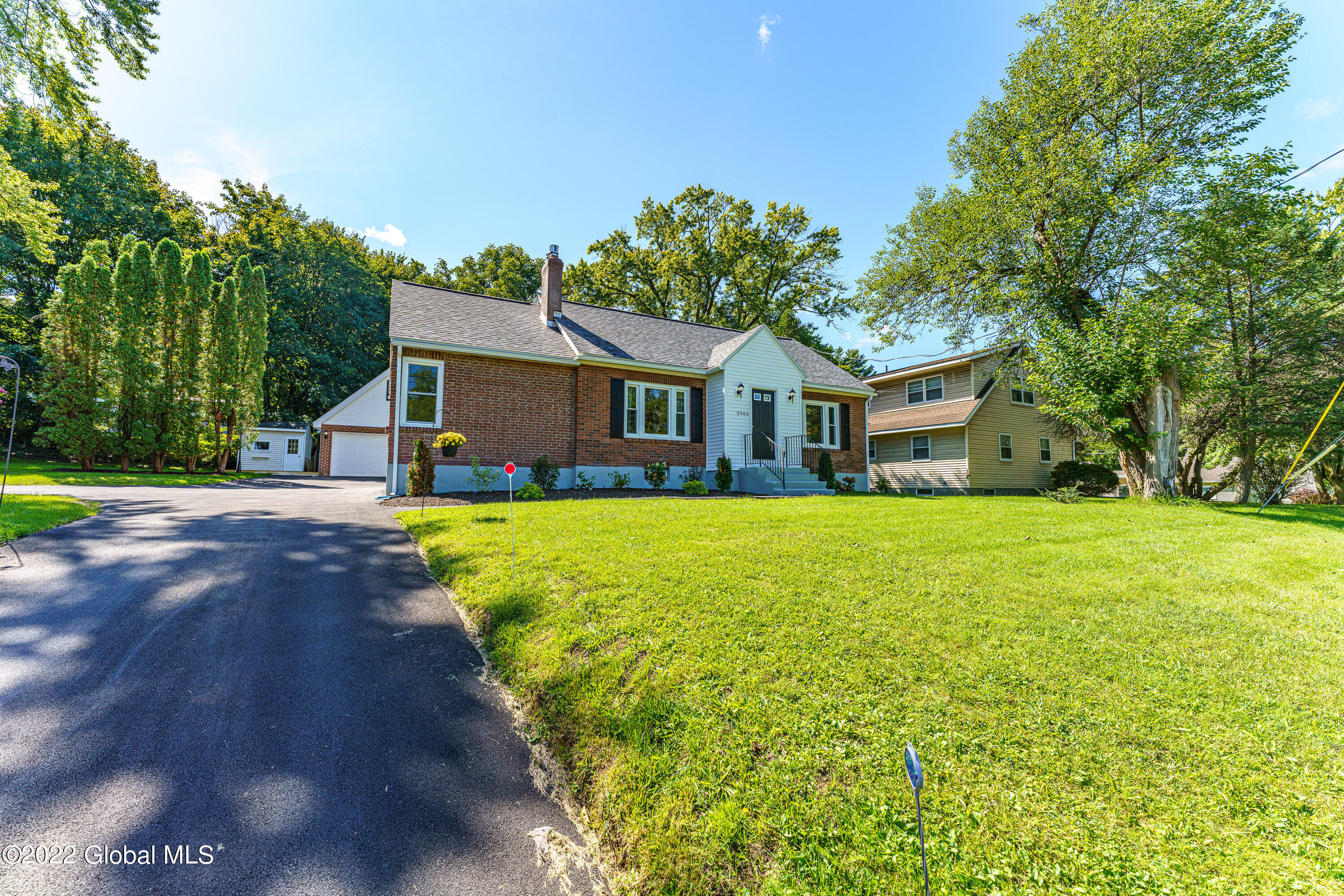 2966 Troy Schenectady Road Niskayuna, NY 12309 - Photo 4 of 41 0 Front 3