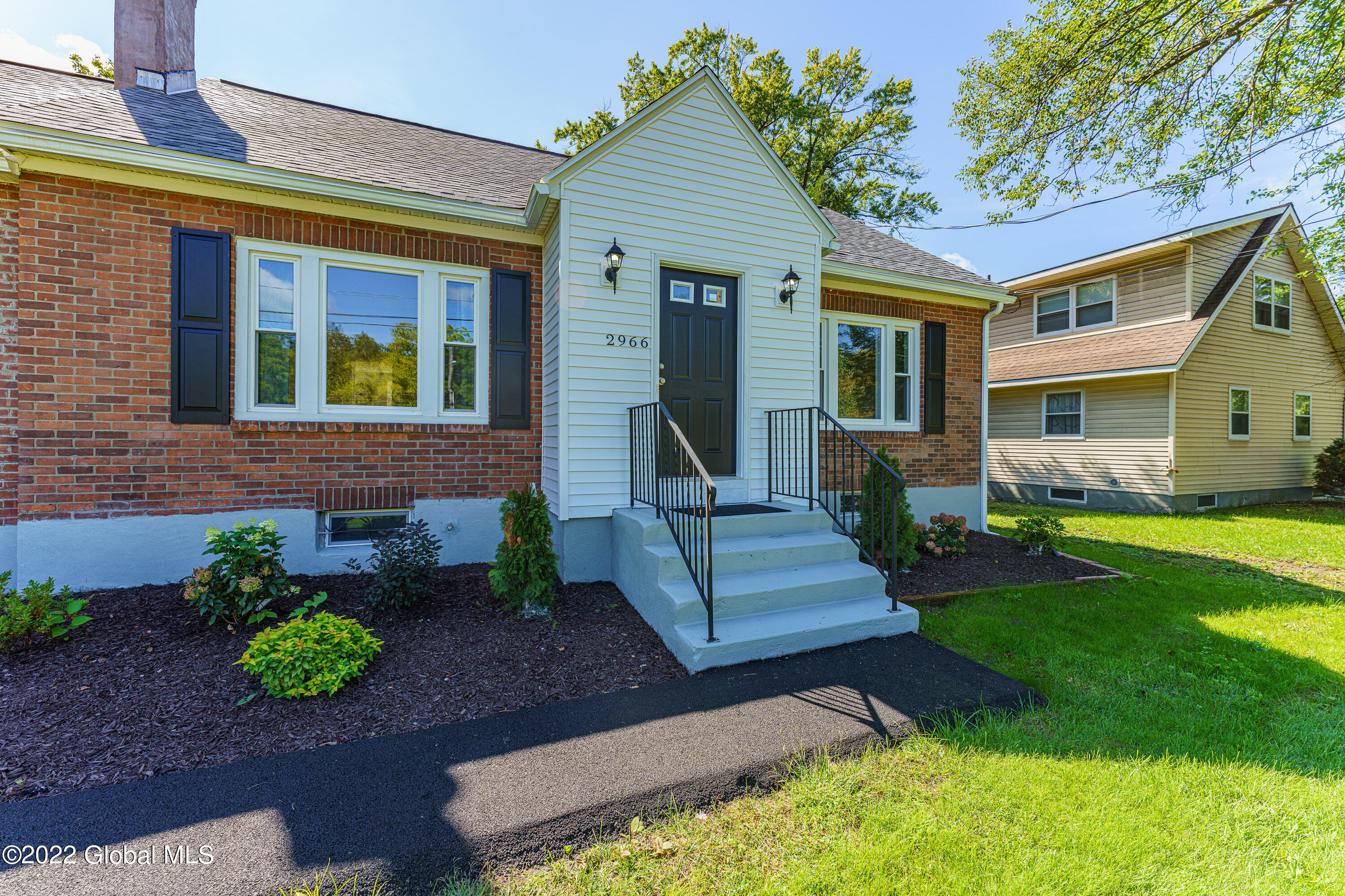 2966 Troy Schenectady Road Niskayuna, NY 12309 - Photo 5 of 41 0 Front 4