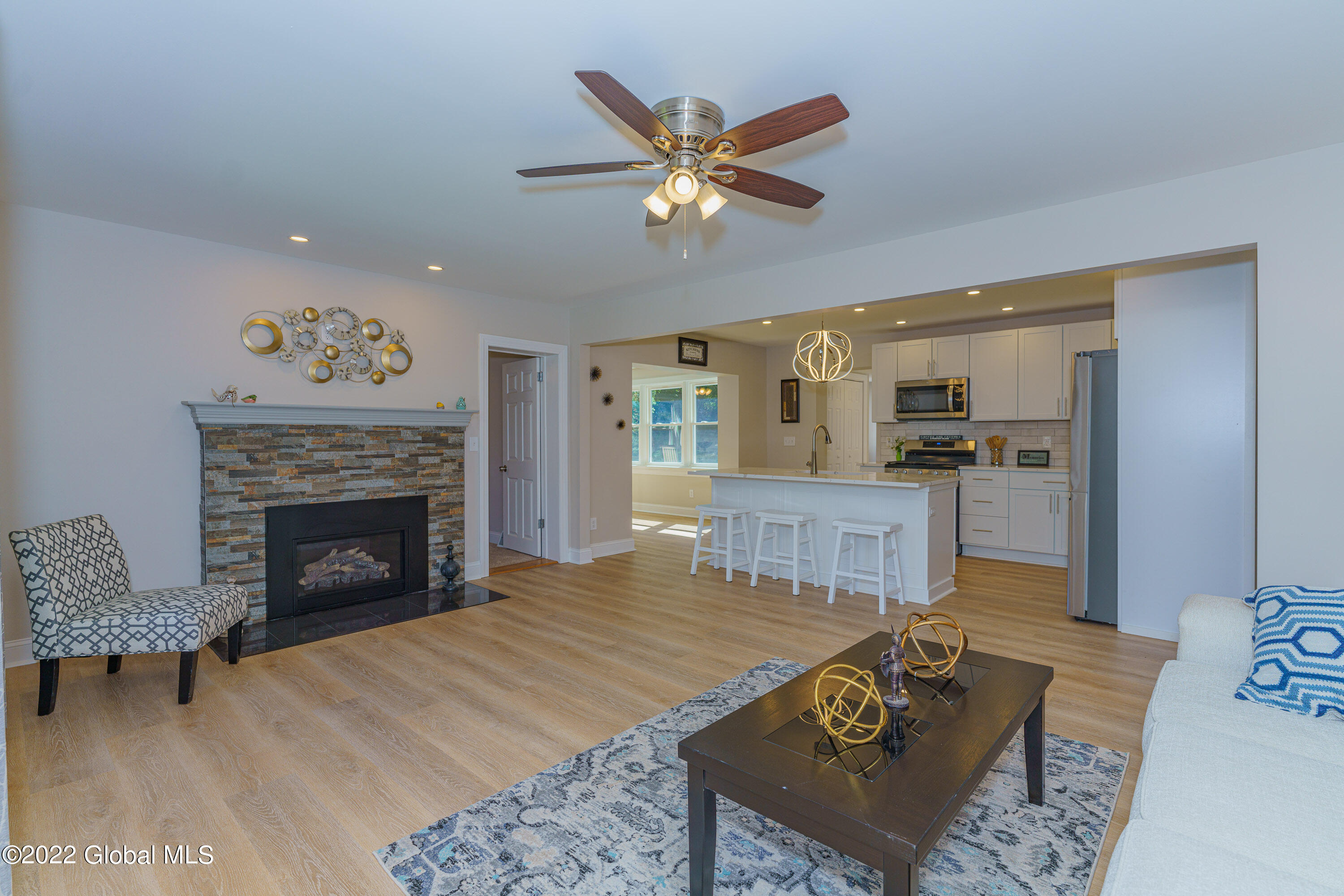 2966 Troy Schenectady Road Niskayuna, NY 12309 - Photo 7 of 41 1 Livingroom 2