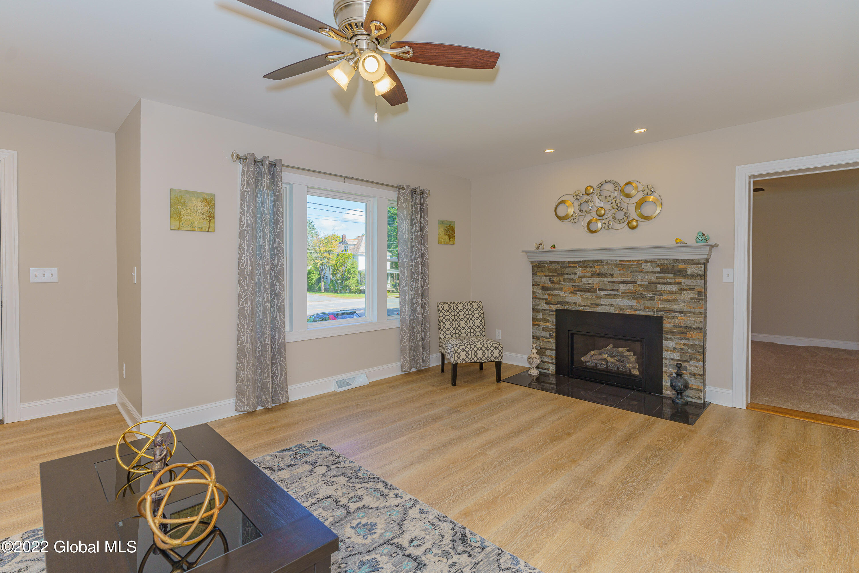 2966 Troy Schenectady Road Niskayuna, NY 12309 - Photo 8 of 41 1 Livingroom 3