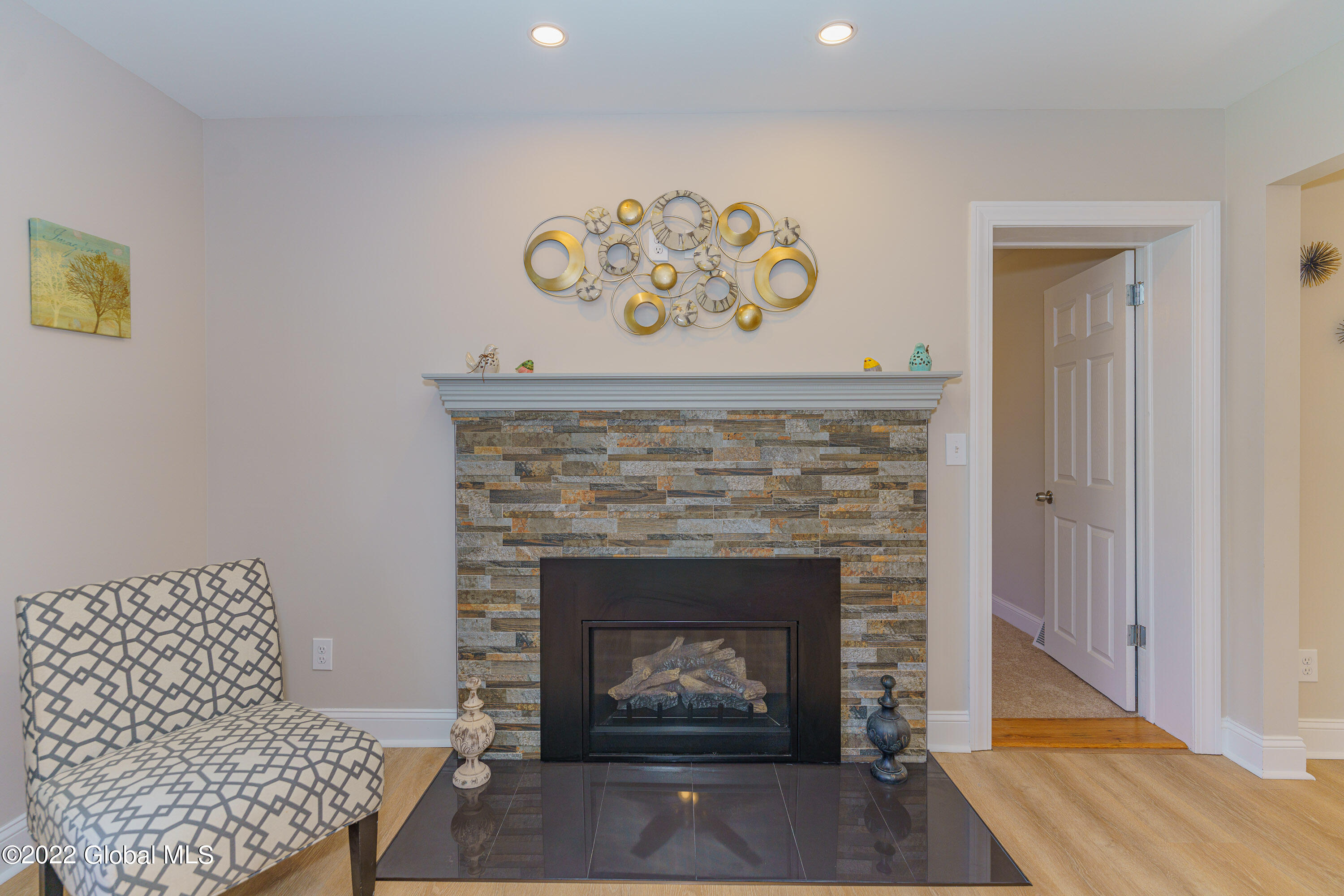 2966 Troy Schenectady Road Niskayuna, NY 12309 - Photo 9 of 41 1 Livingroom 4