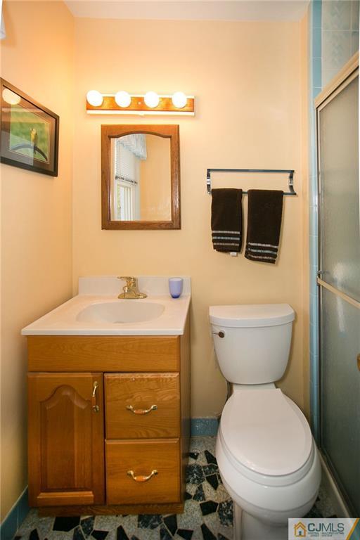 28 Timber Road Edison, NJ 08820 - Photo 20 of 23 a bathroom with a toilet sink and mirror