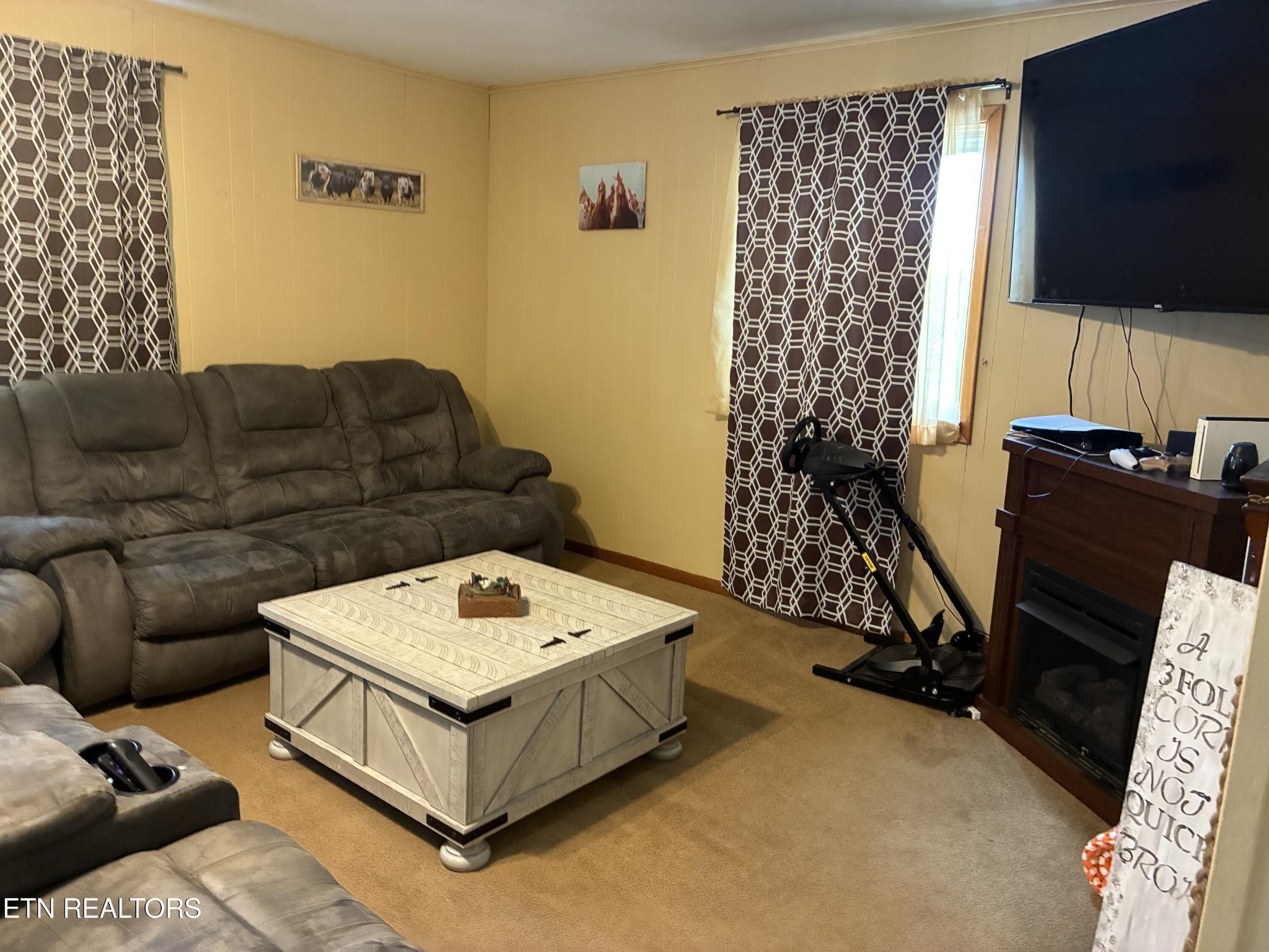 1907 Tazewell Pike Corryton, TN 37721 - Photo 26 of 42 a living room with a couch and a flat screen tv