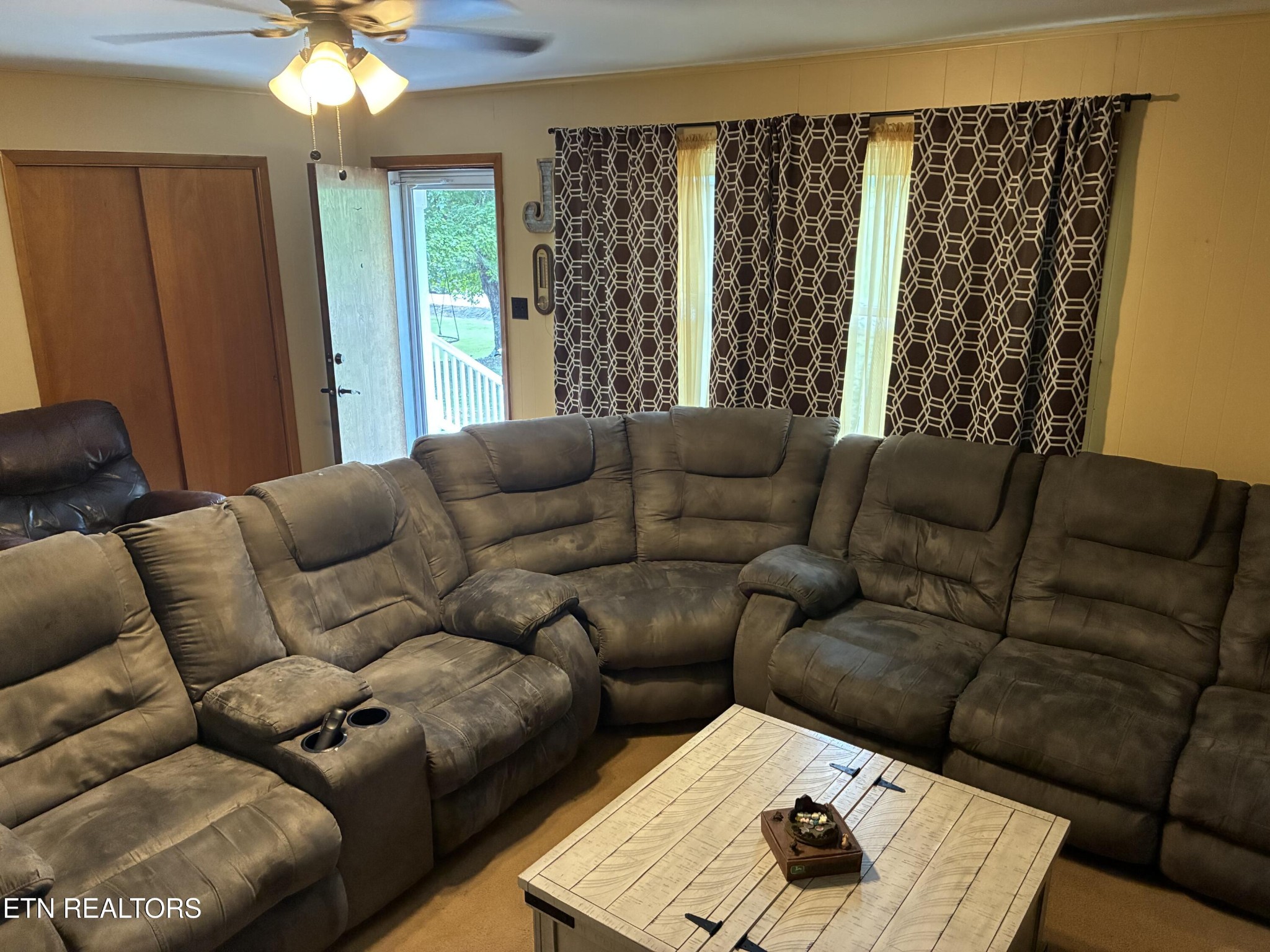 1907 Tazewell Pike Corryton, TN 37721 - Photo 28 of 42 a living room with furniture and a window