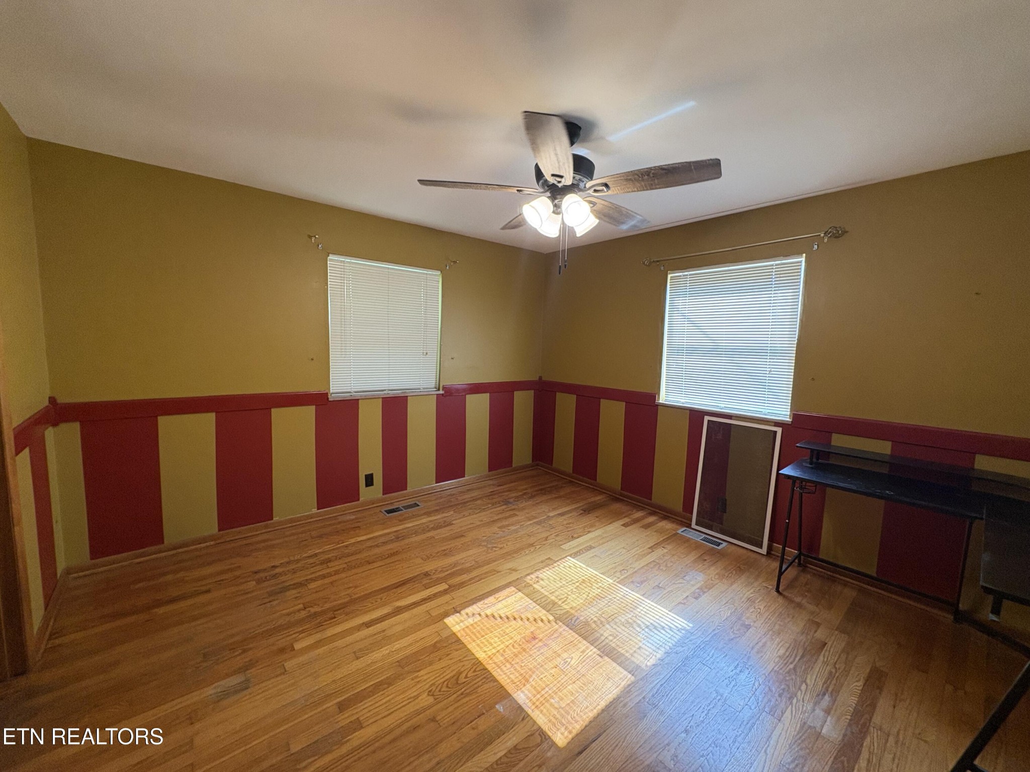 1907 Tazewell Pike Corryton, TN 37721 - Photo 32 of 42 a view of entryway with wooden floor