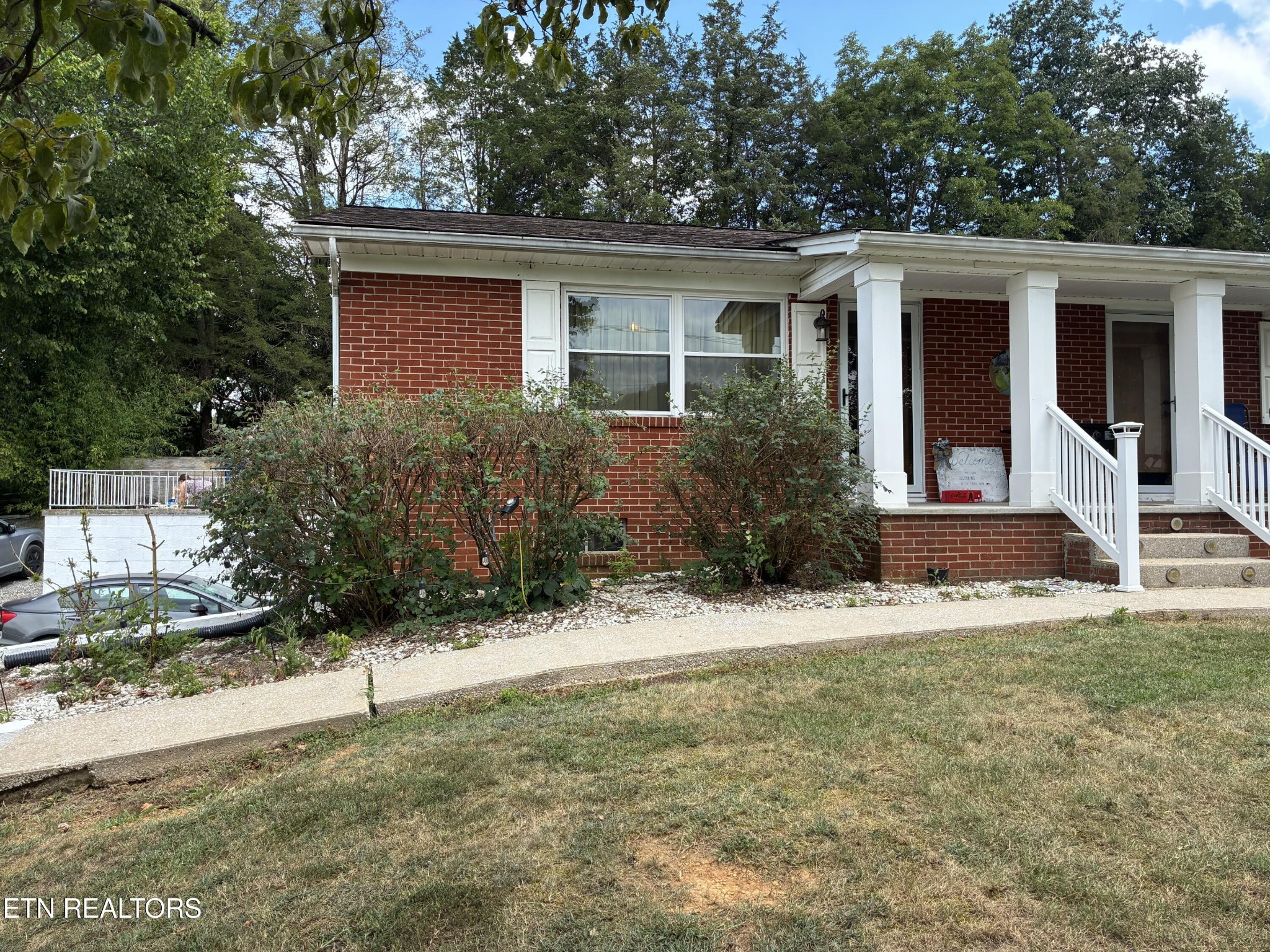 1907 Tazewell Pike Corryton, TN 37721 - Photo 41 of 42 front view of house with a yard