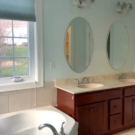 $499,000 | 34 Woodsboro Circle, Unit 34, Cromwell, CT 06416