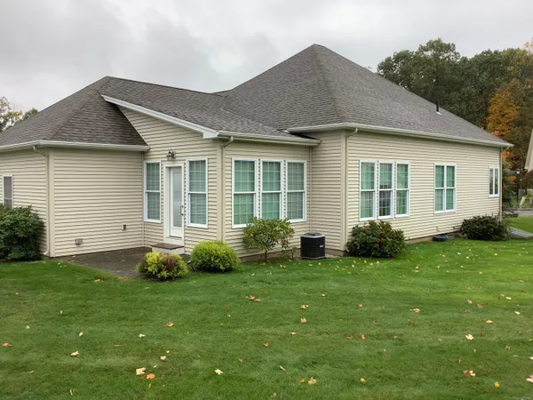 $499,000 | 34 Woodsboro Circle, Unit 34, Cromwell, CT 06416