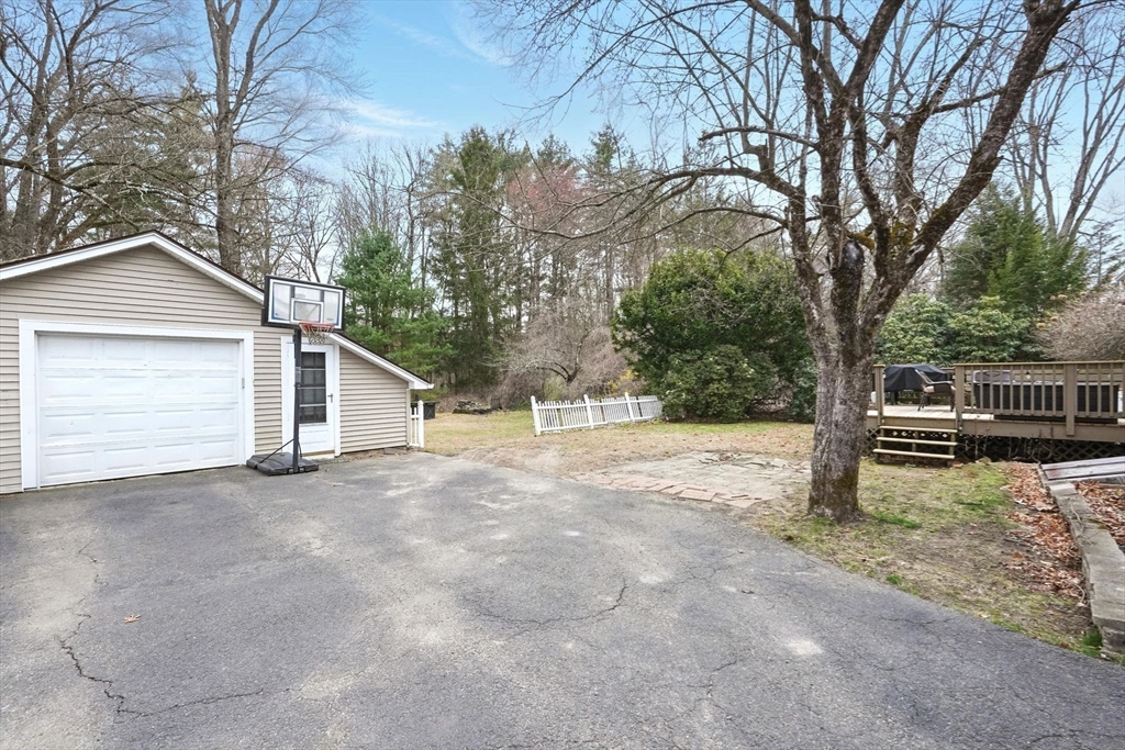 2393 Wilbraham Road Springfield, MA 01129 - Photo 30 of 32