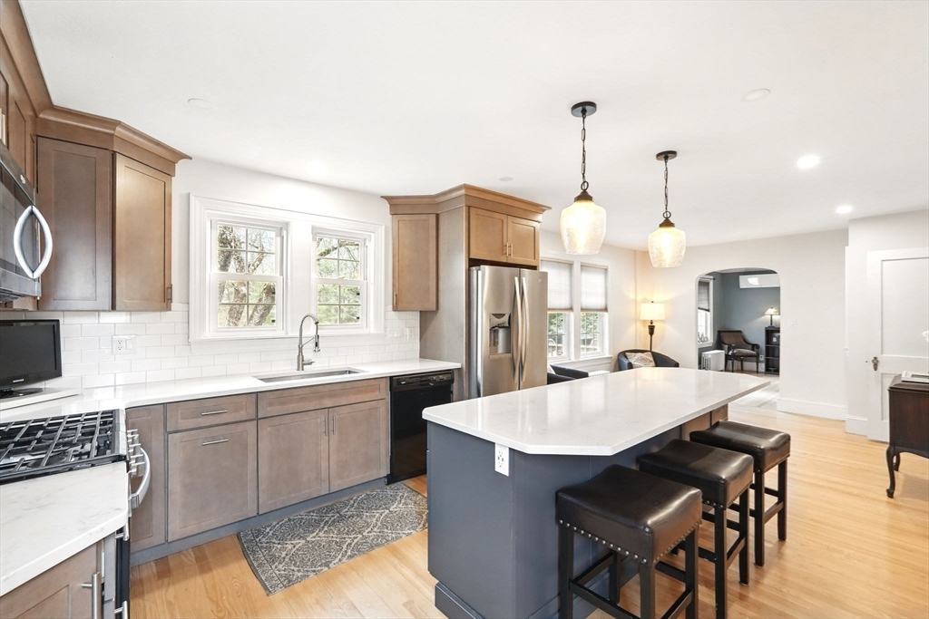 2393 Wilbraham Road Springfield, MA 01129 - Photo 4 of 32