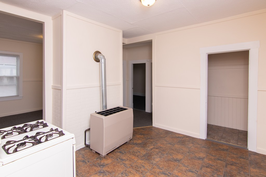 86 Mammoth Road Lowell, MA 01854 - Photo 6 of 42