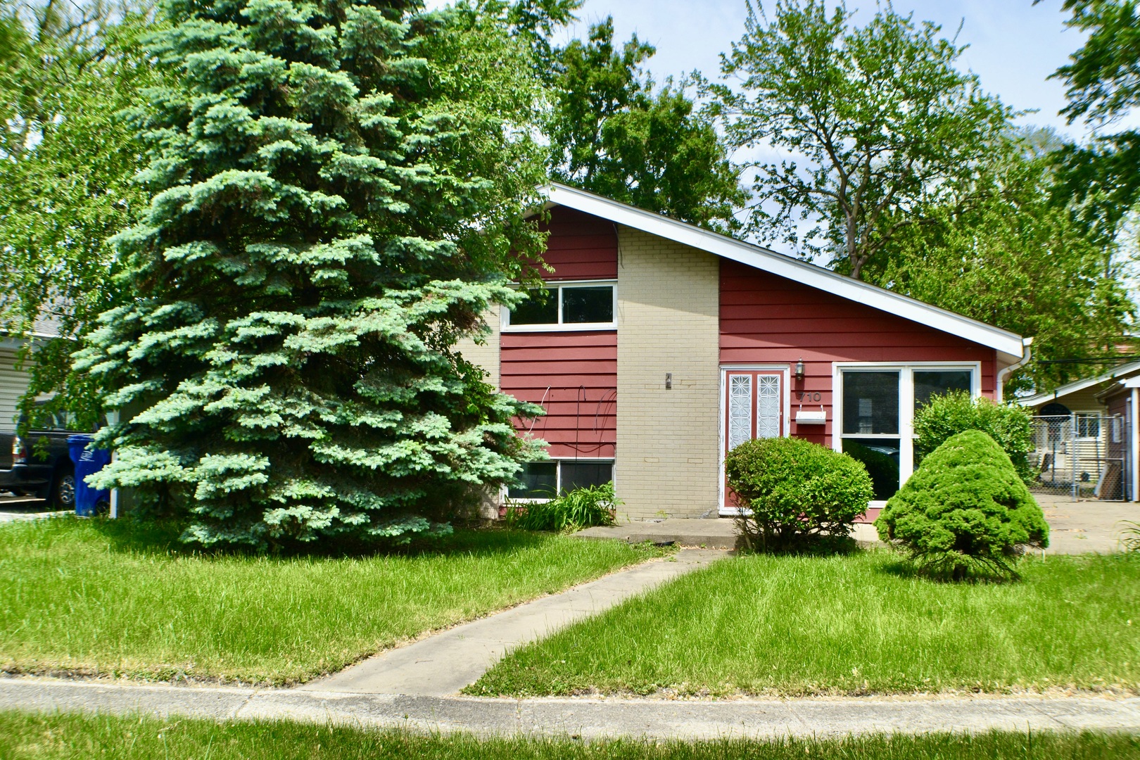 710 West Ridge Road Villa Park, IL 60181 - Photo 1 of 14