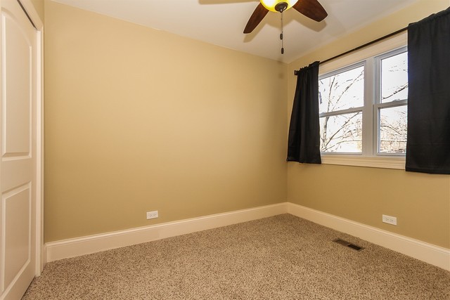 1172 North Old Bridge Road Palatine, IL 60067 - Photo 19 of 27 an empty room with a window