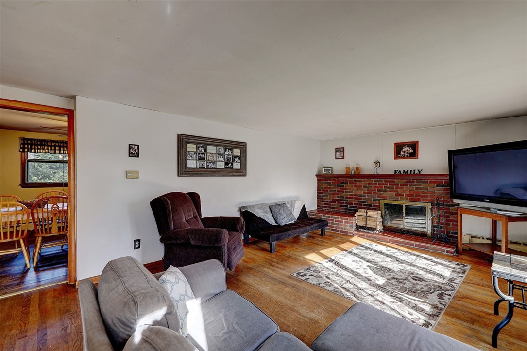33 Arkwright Road Webster, MA 01570 - Photo 5 of 28 Gallery Image 5