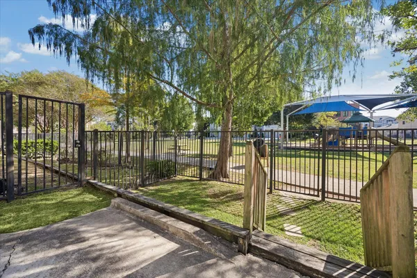 $3,000 | 5313 Lillian Street, Houston, TX 77007