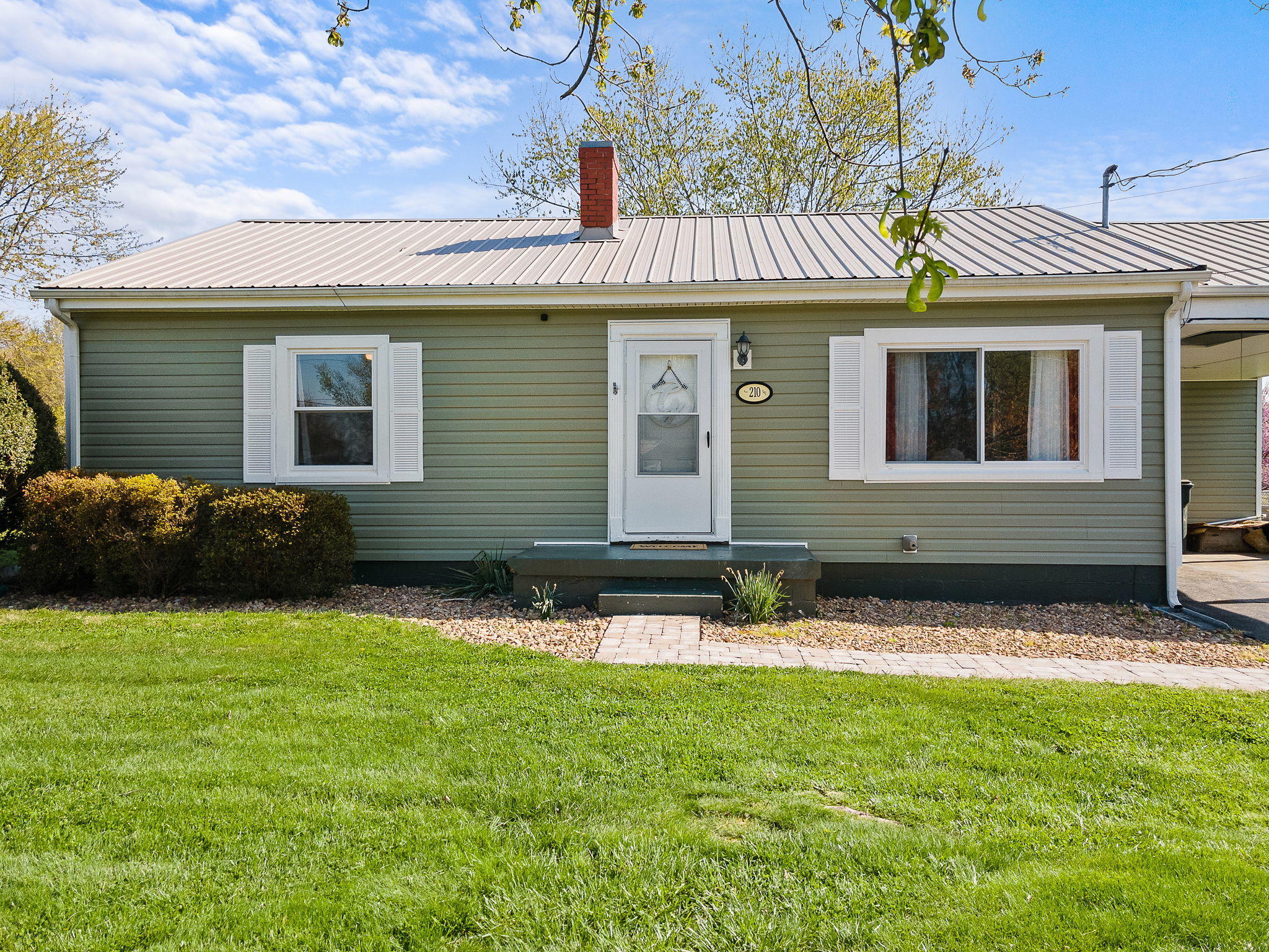 210 Reed Avenue Greeneville, TN 37743 - Photo 2 of 26 2-web-or-mls-Reed Ave 2