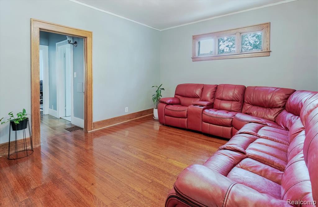 2210 Cambridge Road Berkley, MI 48072 - Photo 9 of 32