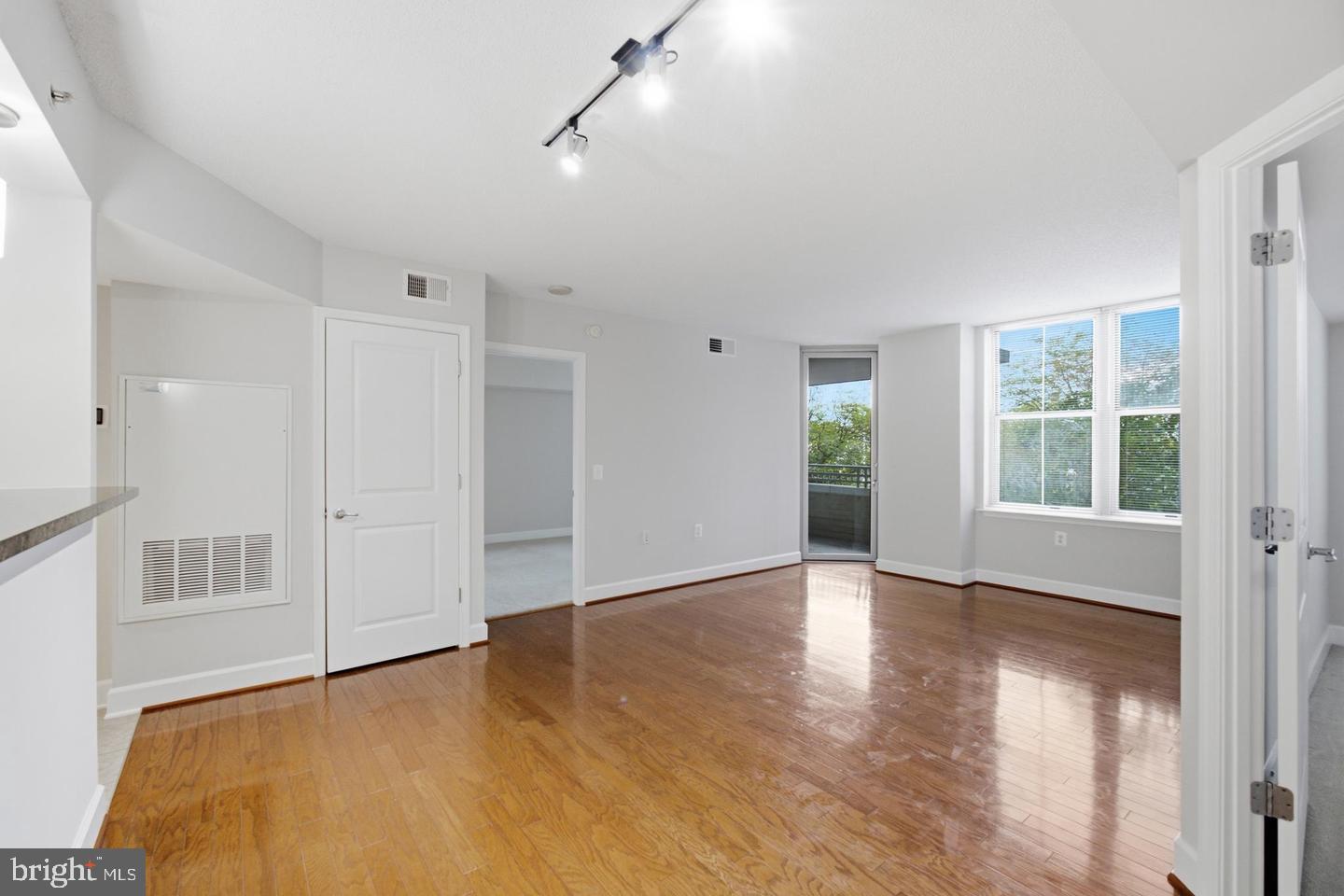 11800 Sunset Hills Road, Unit 202 Reston, VA 20190 - Photo 7 of 62 Living Room